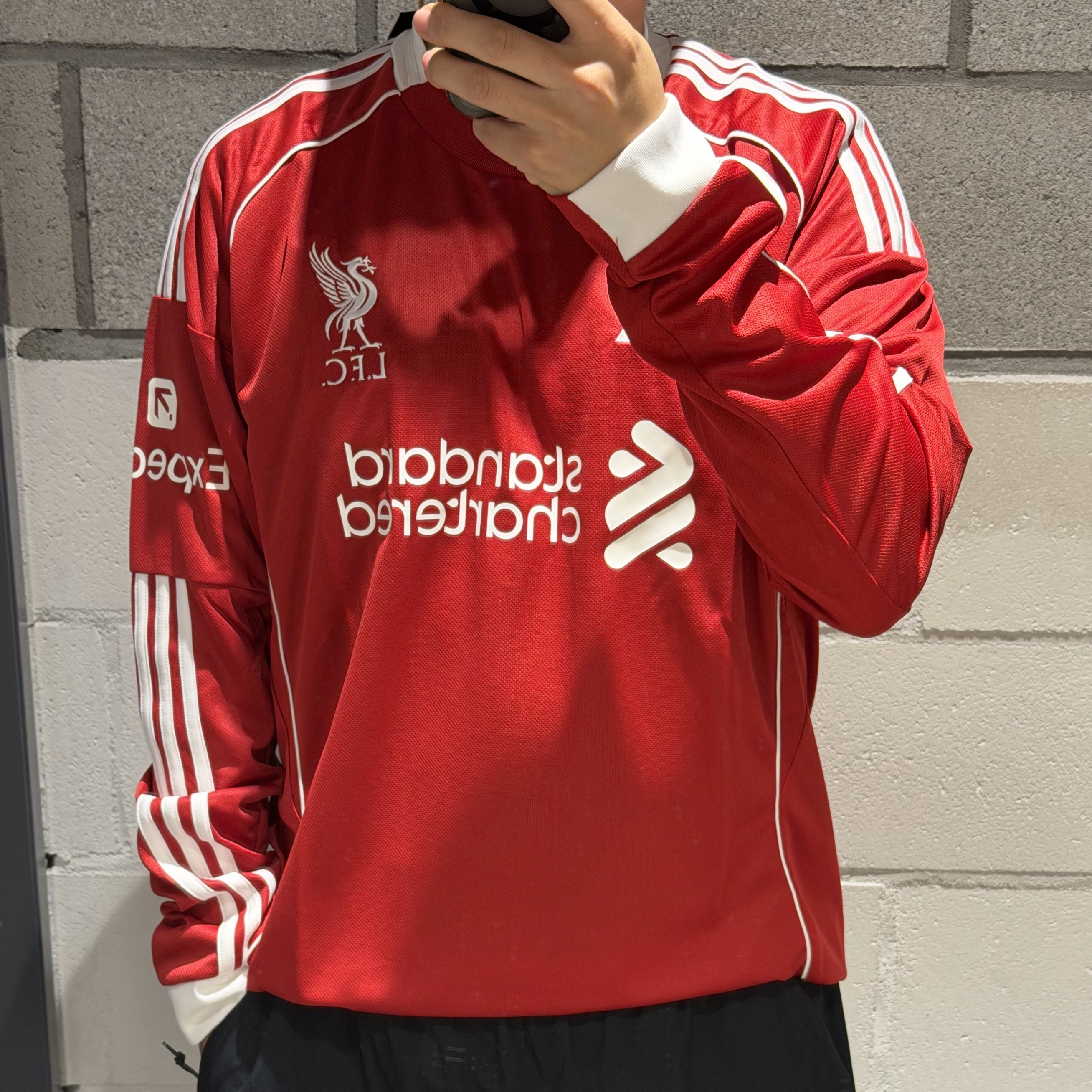 Adidas Liverpool FC 2025/26 Home Long Sleeve Jersey Strawberry Red - KR Sizing (Non Marking Ver.) 착용 스타일