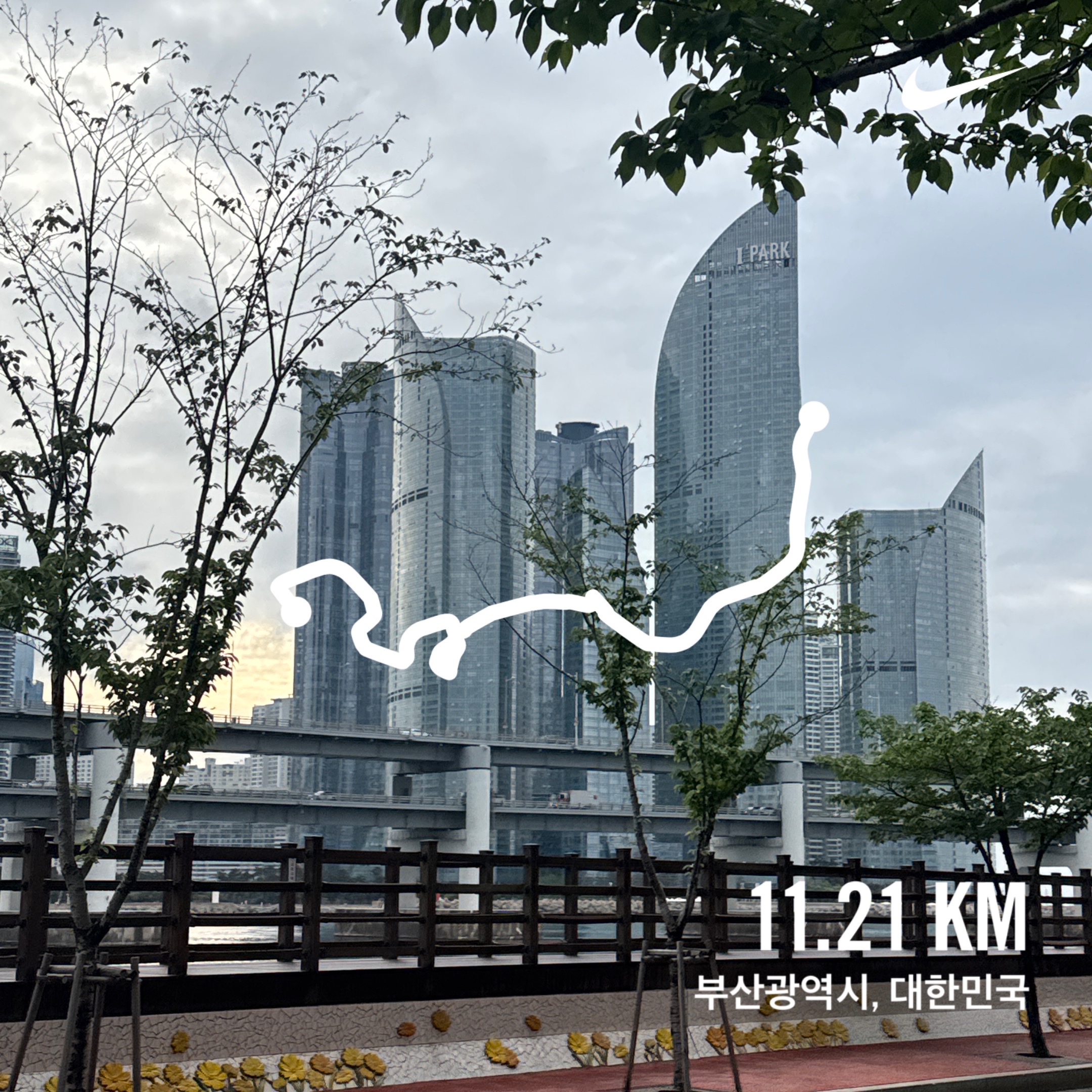 Nike Zoom Fly 6 Road Running Dark Obsidian Racer Blue 착용 스타일 - 4