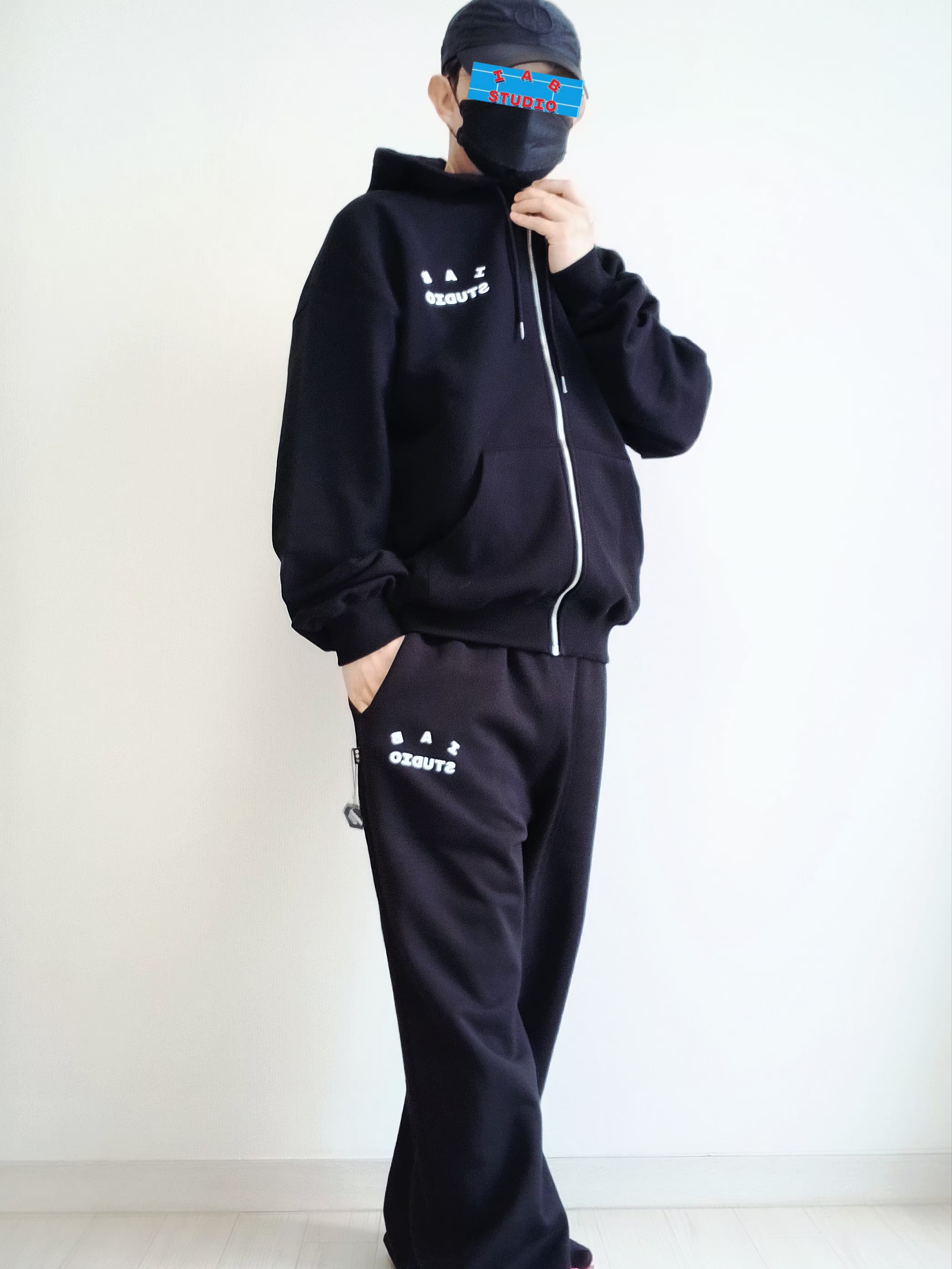 IAB Studio Zip-Up Hoodie Black - 26SS, IAB Studio IAB Sweatpants Black 착용 스타일 - 10