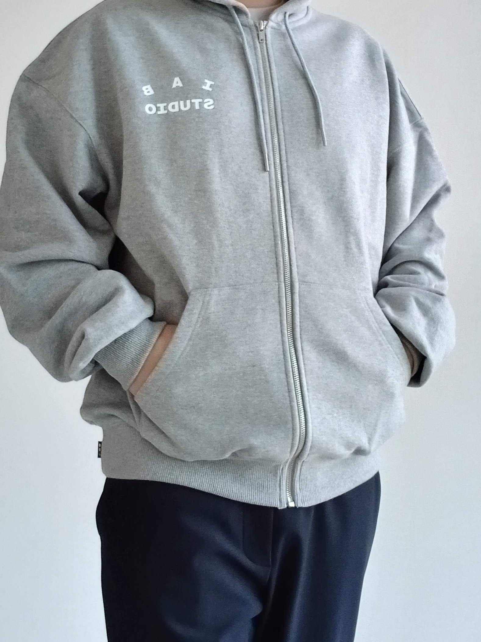IAB Studio Zip-Up Hoodie Melange Gray - 26SS 착용 스타일 - 5
