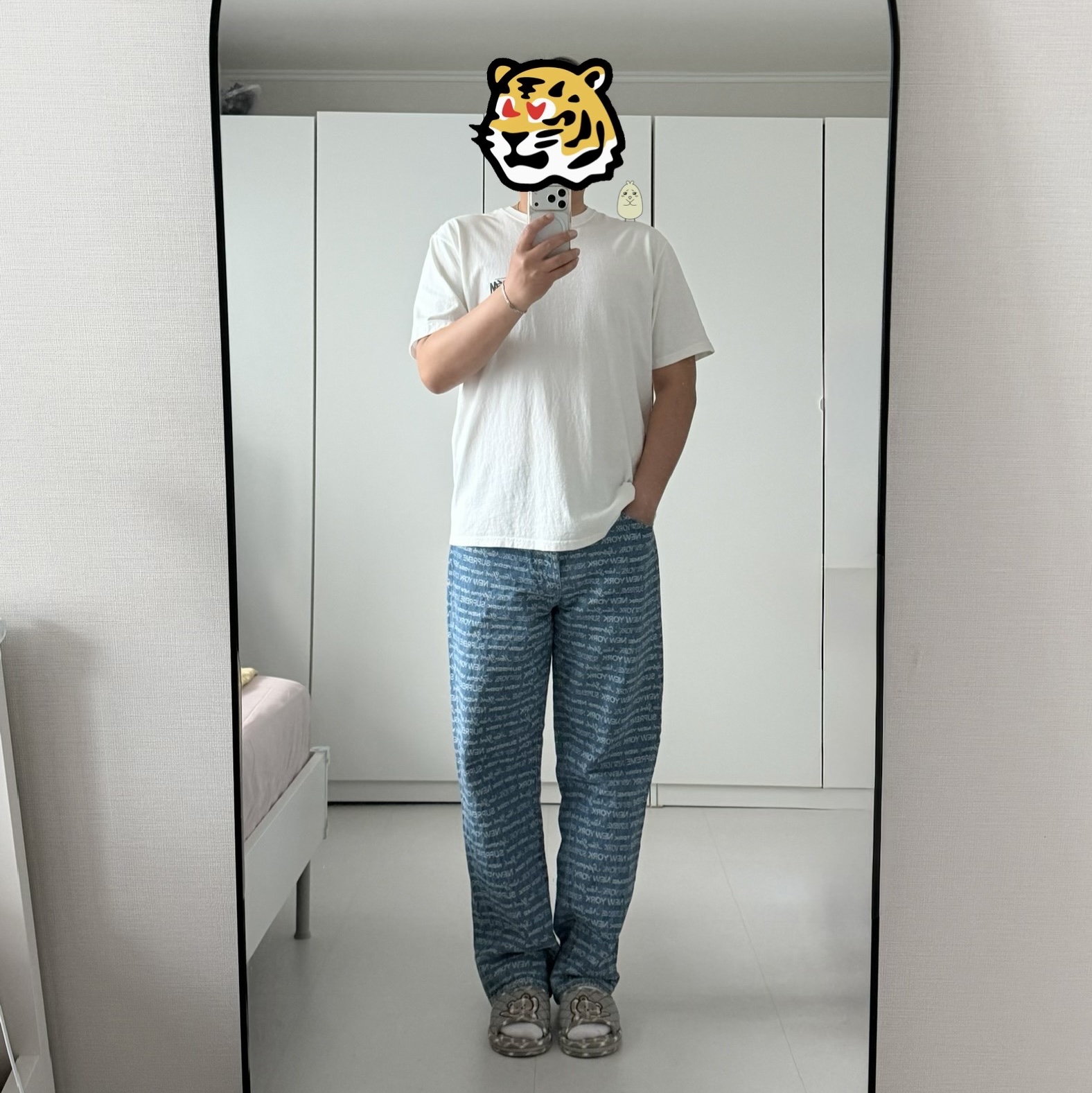 Supreme Small Box Shirt White Denim - 24FW, Stussy Toucan T-Shirt White 착용 스타일 - 2