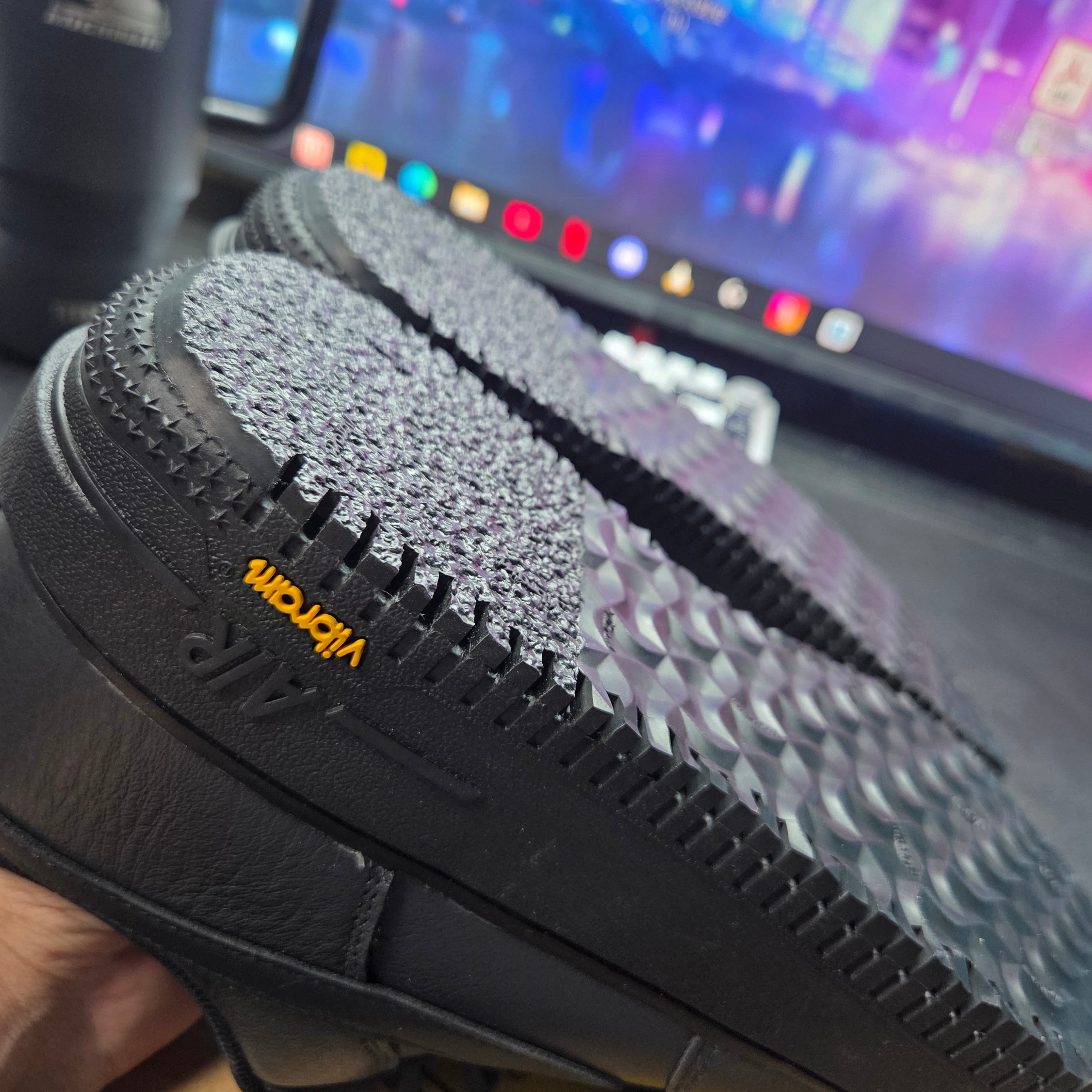 Nike Air Force 1 Low Gore-Tex Vibram Off Noir and Black 착용 스타일 - 2