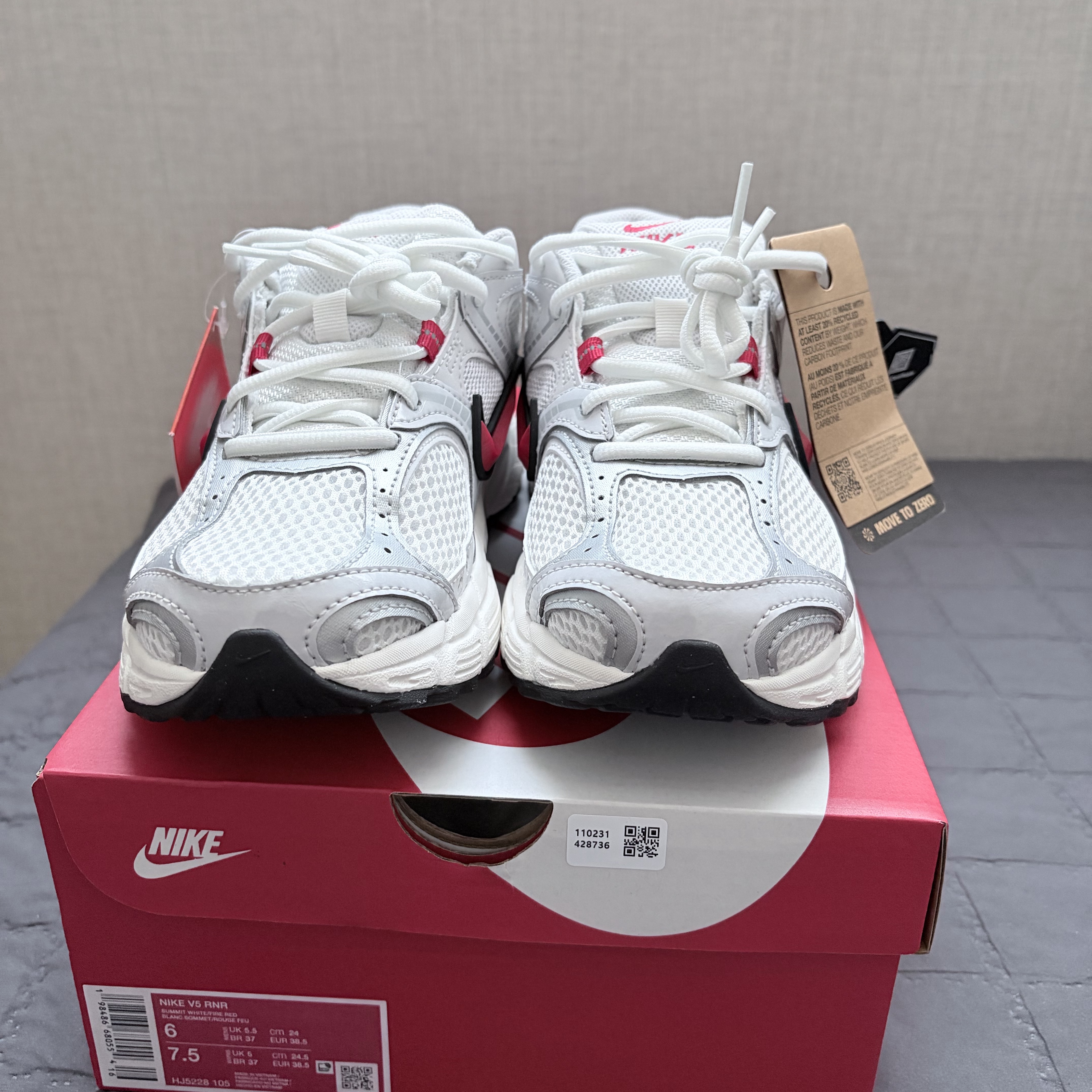 Nike V5 RNR Summit White Platinum Tint 착용 스타일 - 2