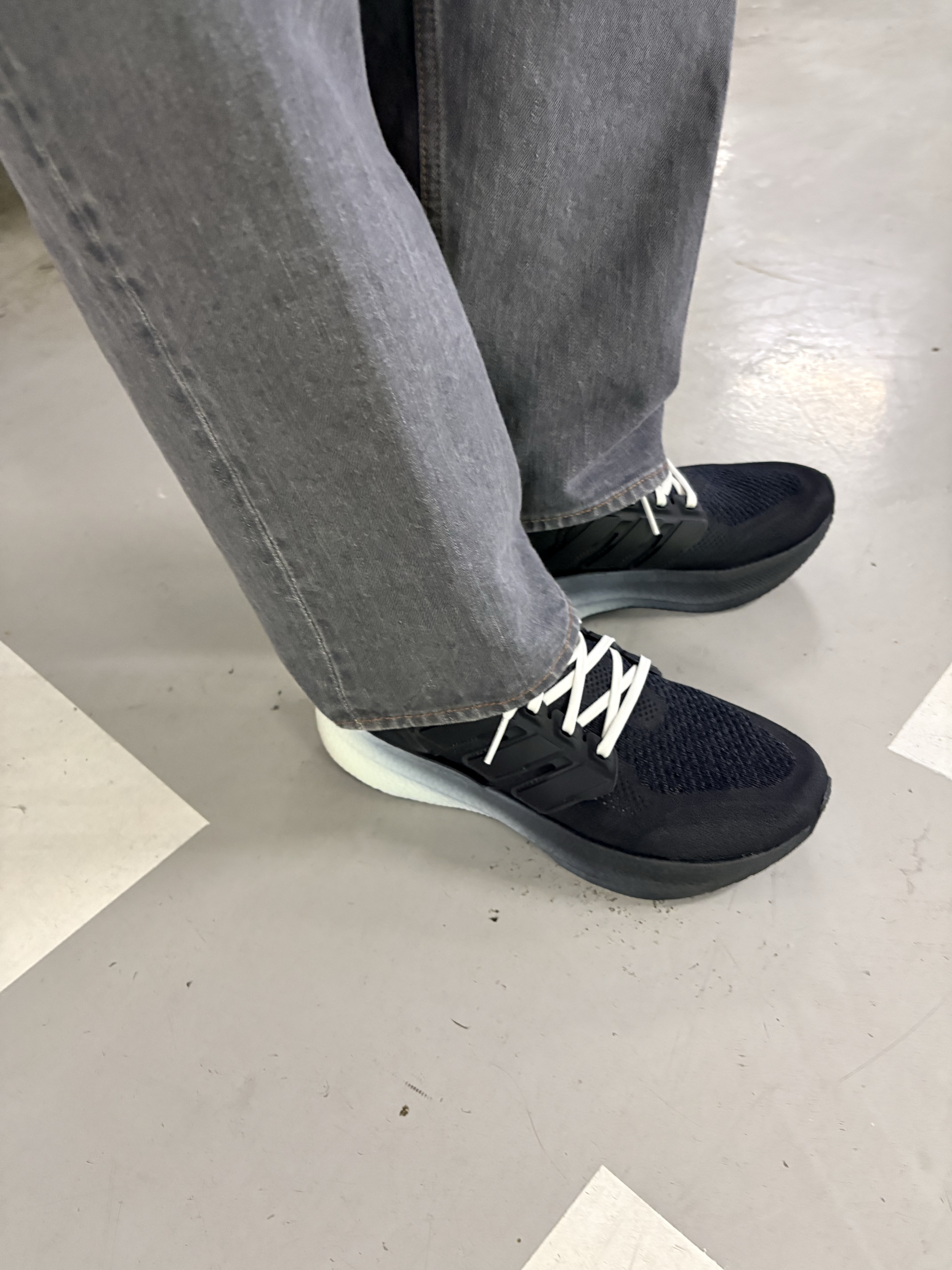 Y-3 Ultraboost 5 Black Orbit Grey 착용 스타일 - 2