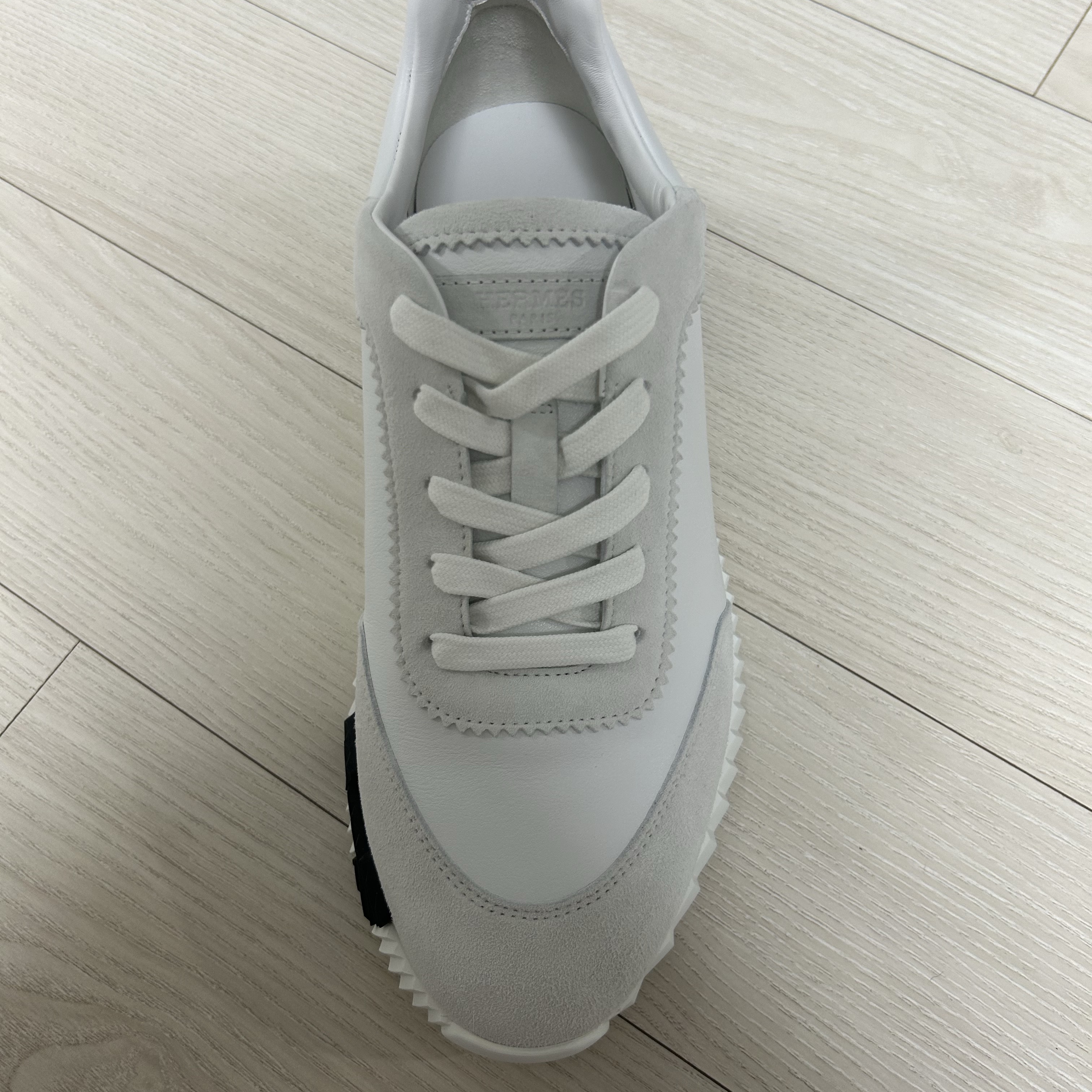 Hermes Bouncing Sneakers Calfskin Suede Goatskin & Blanc 착용 스타일 - 6