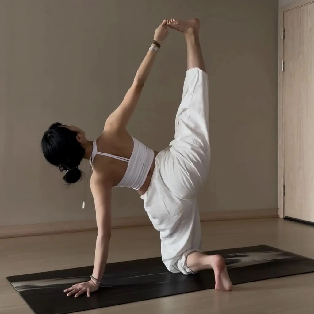 DHYANI Earthline Crop Tank 2colors 착용 스타일