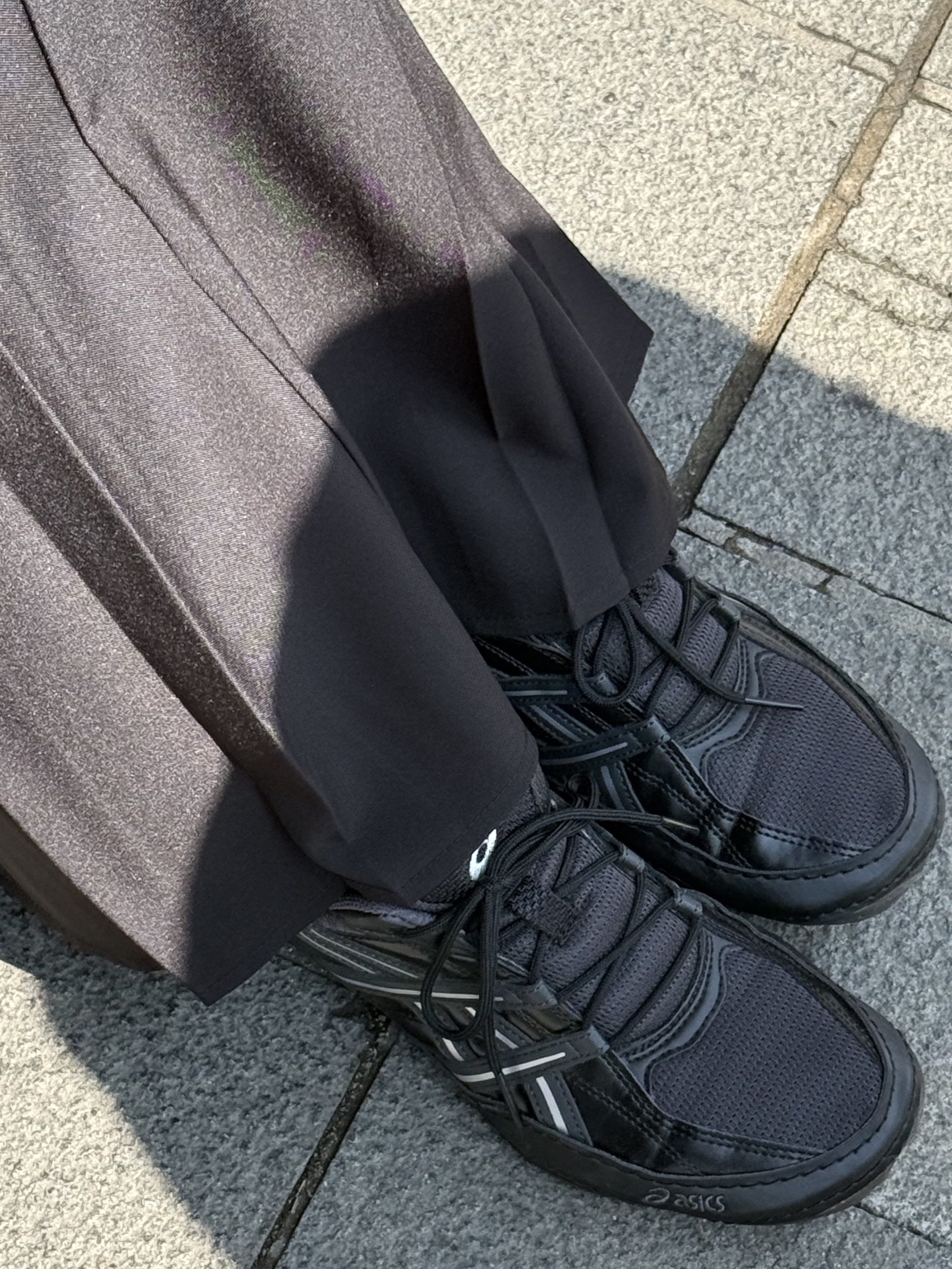 Asics Hypersync Graphite Grey Black 착용 스타일 - 1
