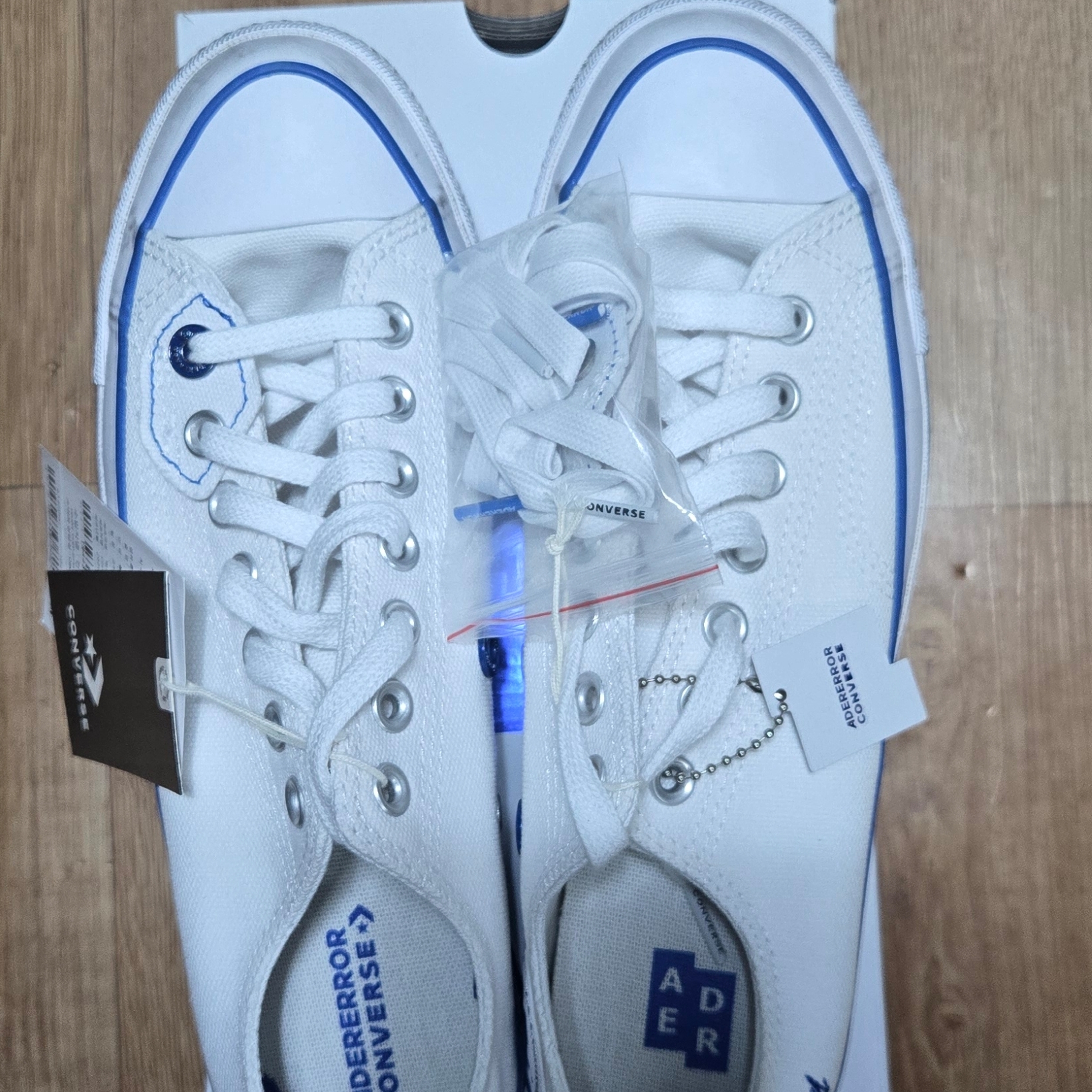 Converse x Ader Error Sig; Chuck 70 Low White Blue 착용 스타일 - 1