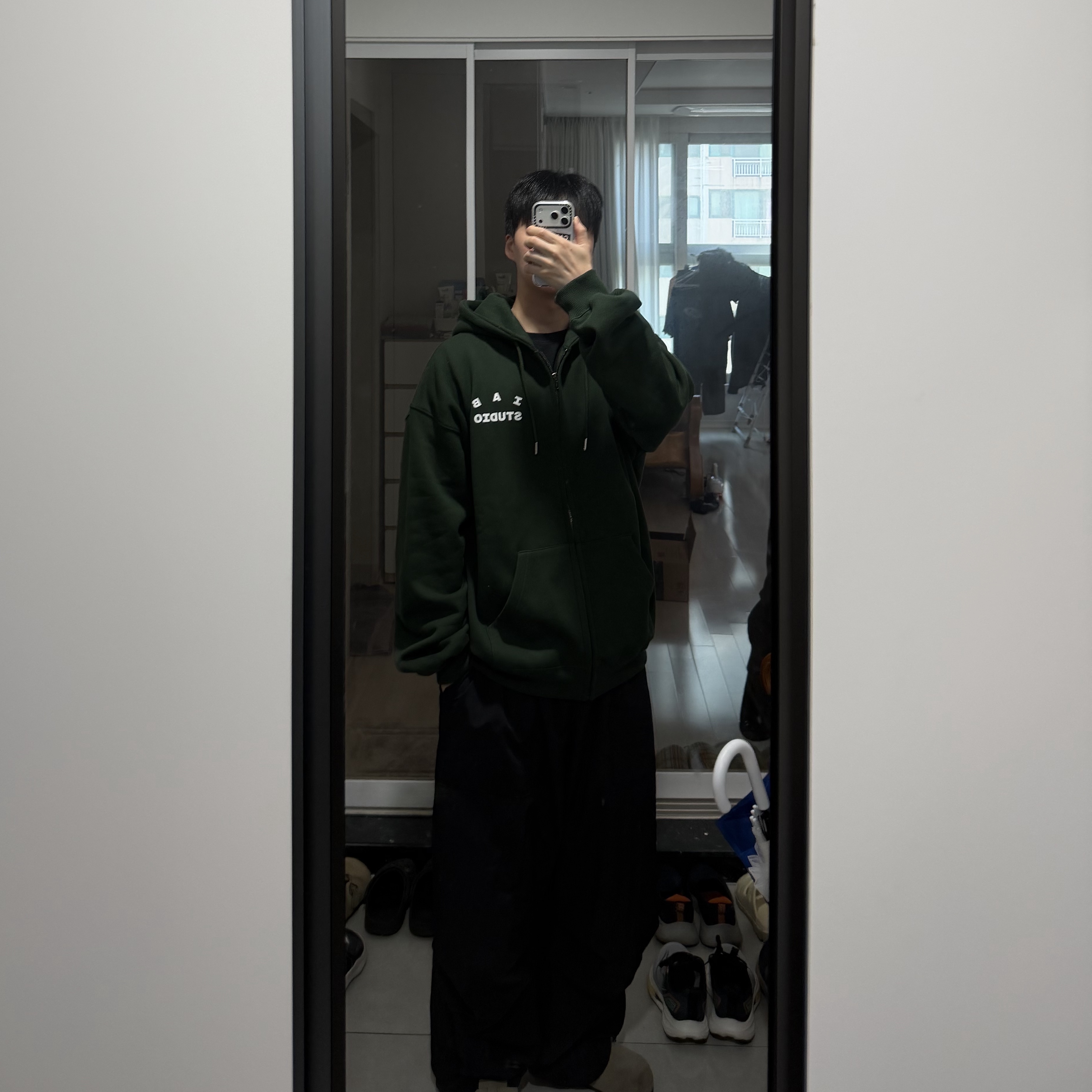 IAB Studio Zip-Up Hoodie Black - 26SS, IAB Studio Zip-Up Hoodie Deep Green 2026 Ver. 착용 스타일 - 4