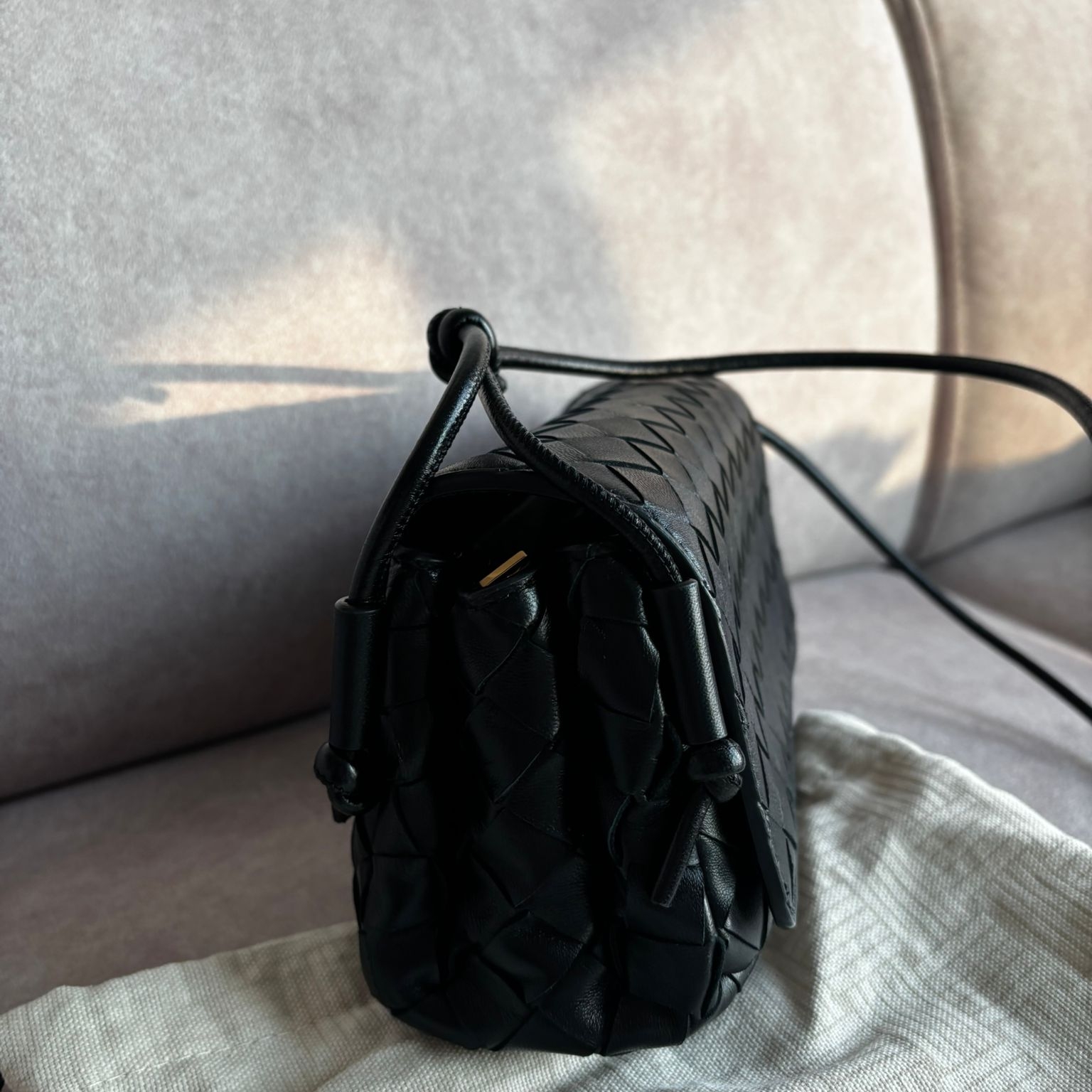 Bottega Veneta Notturno Black 착용 스타일 - 3