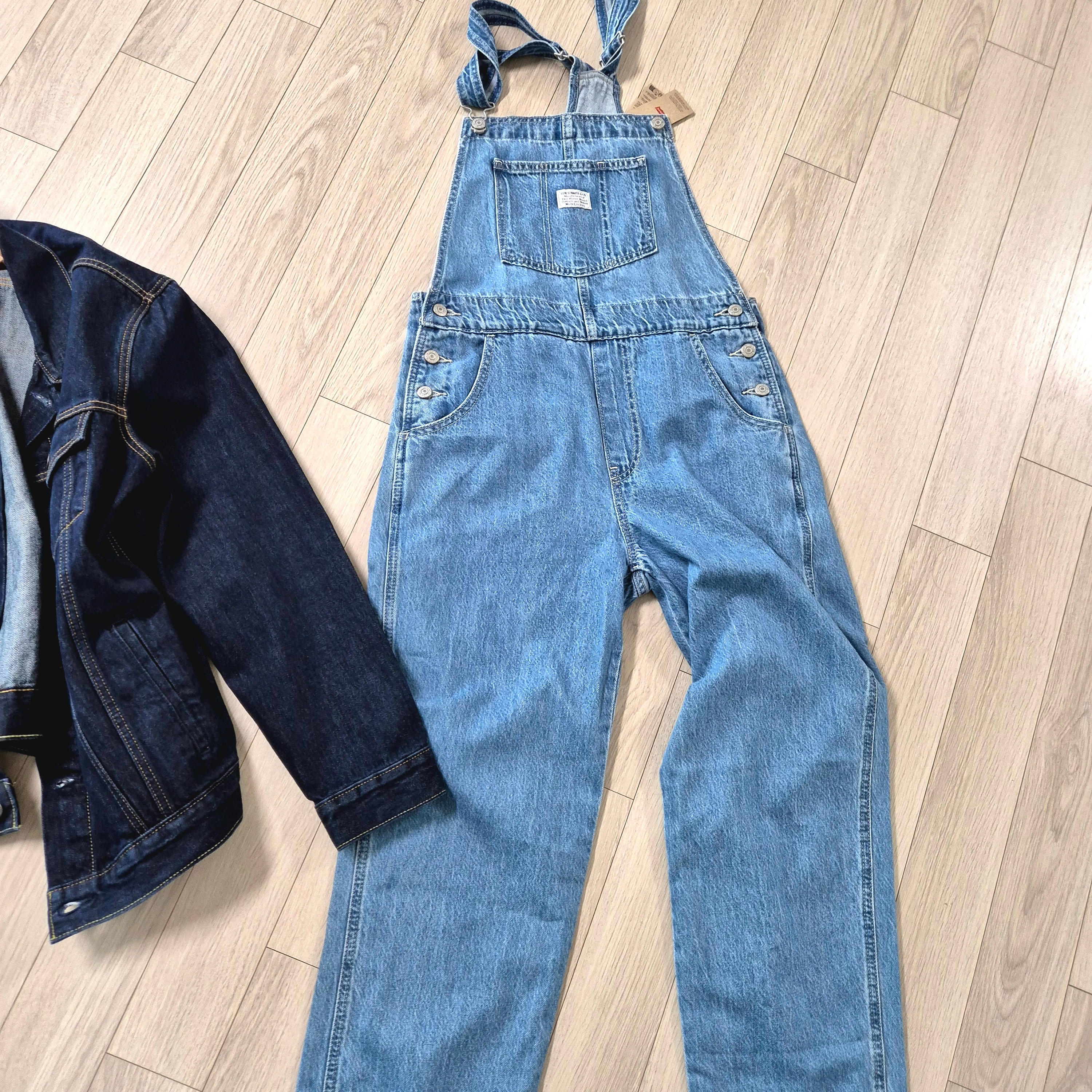 Levi's Type III Trucker Jacket Dark Indigo, Levi's Vintage Overalls Medium Indigo 착용 스타일 - 3