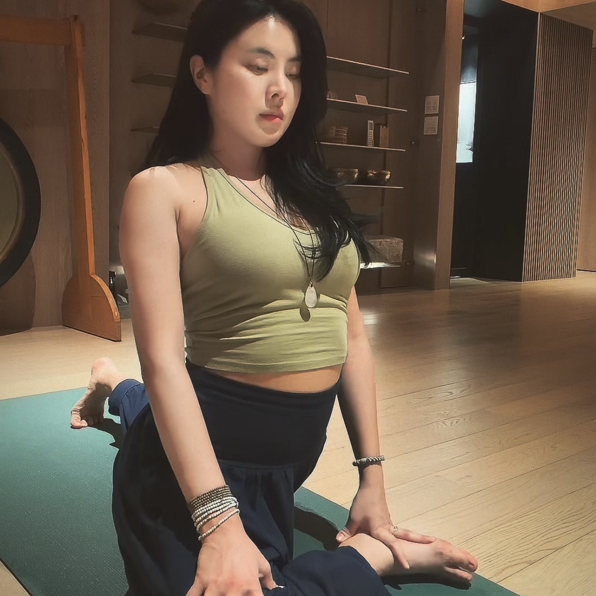 DHYANI Earthline Crop Tank 2colors 착용 스타일