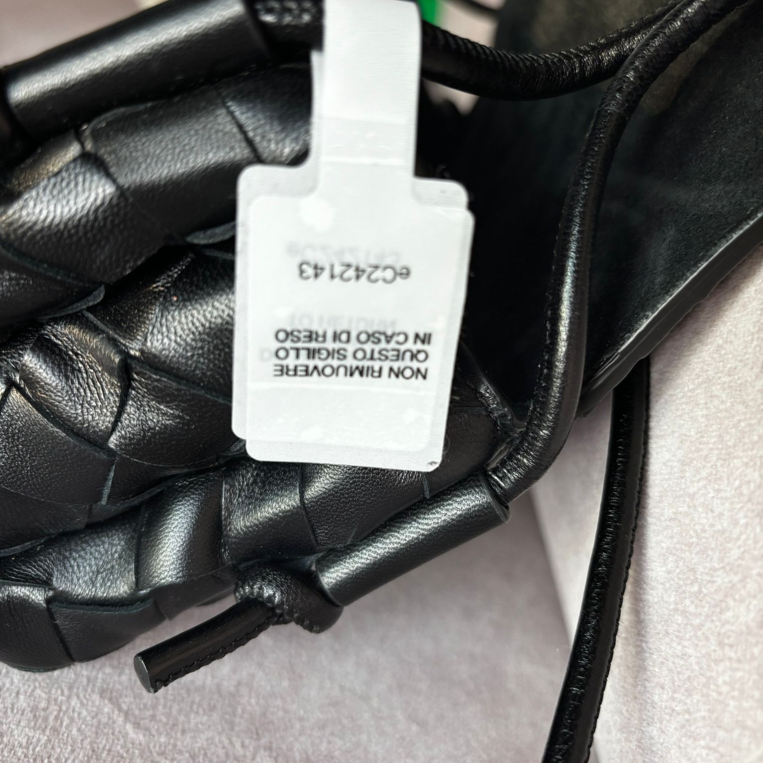 Bottega Veneta Notturno Black 착용 스타일 - 2