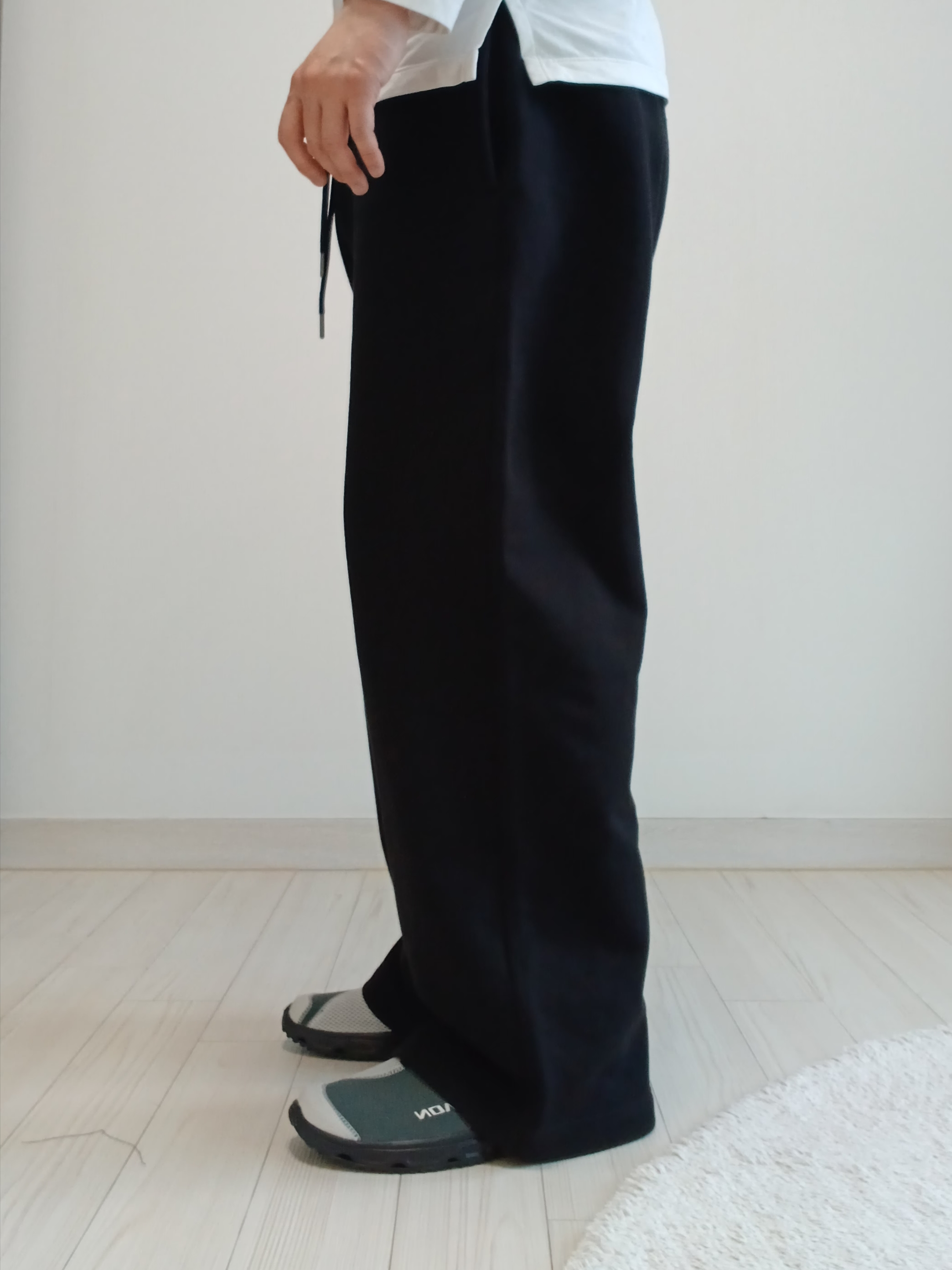 IAB Studio IAB Sweatpants Black, Salomon RX Slide 3.0 Urban Chic Lunar Rock 착용 스타일 - 7