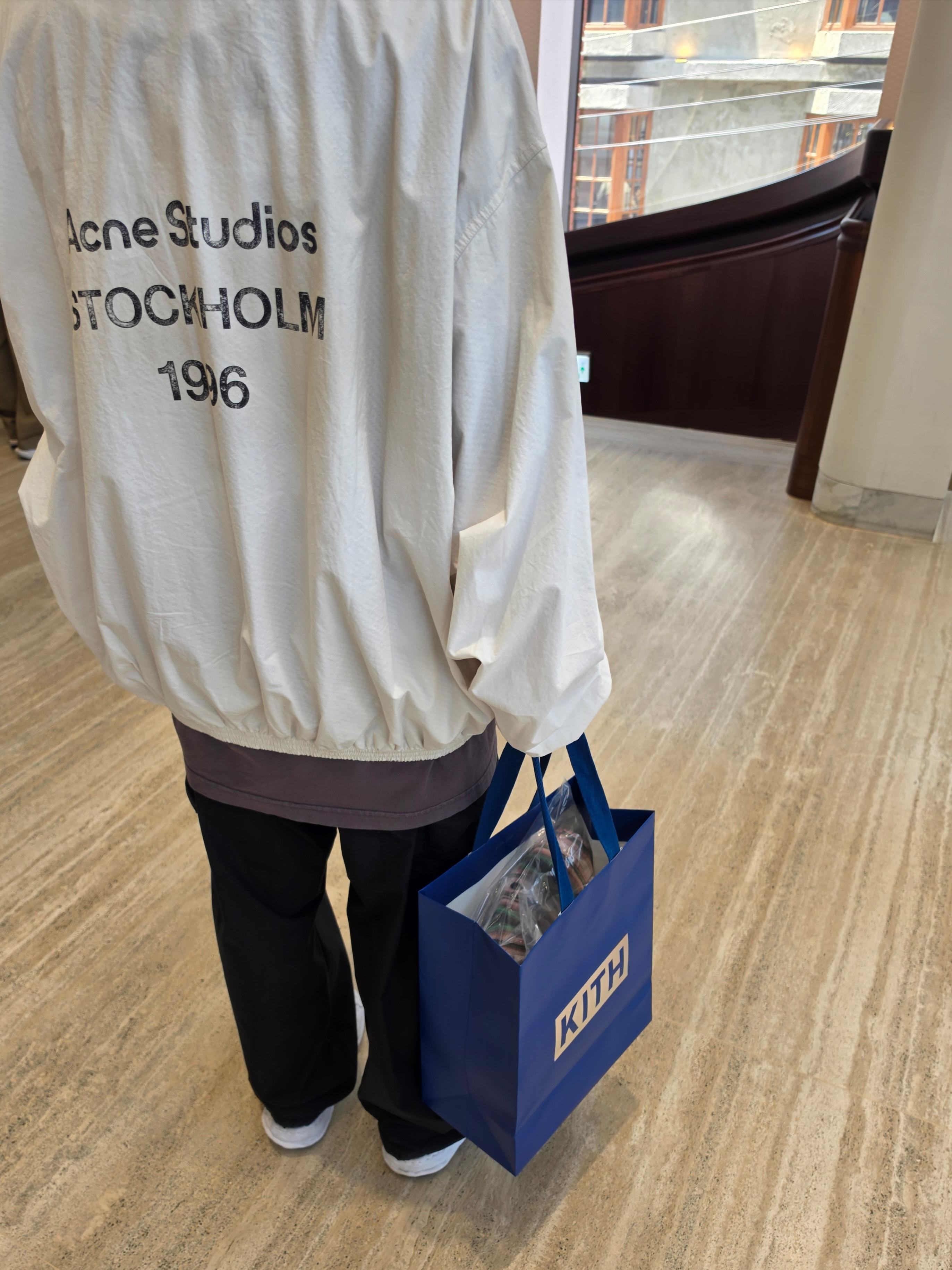 Acne Studios Logo Zipper Jacket Dusty White, Maison Mihara Yasuhiro Blakey OG Sole Canvas Low-top Sneakers Black White 착용 스타일