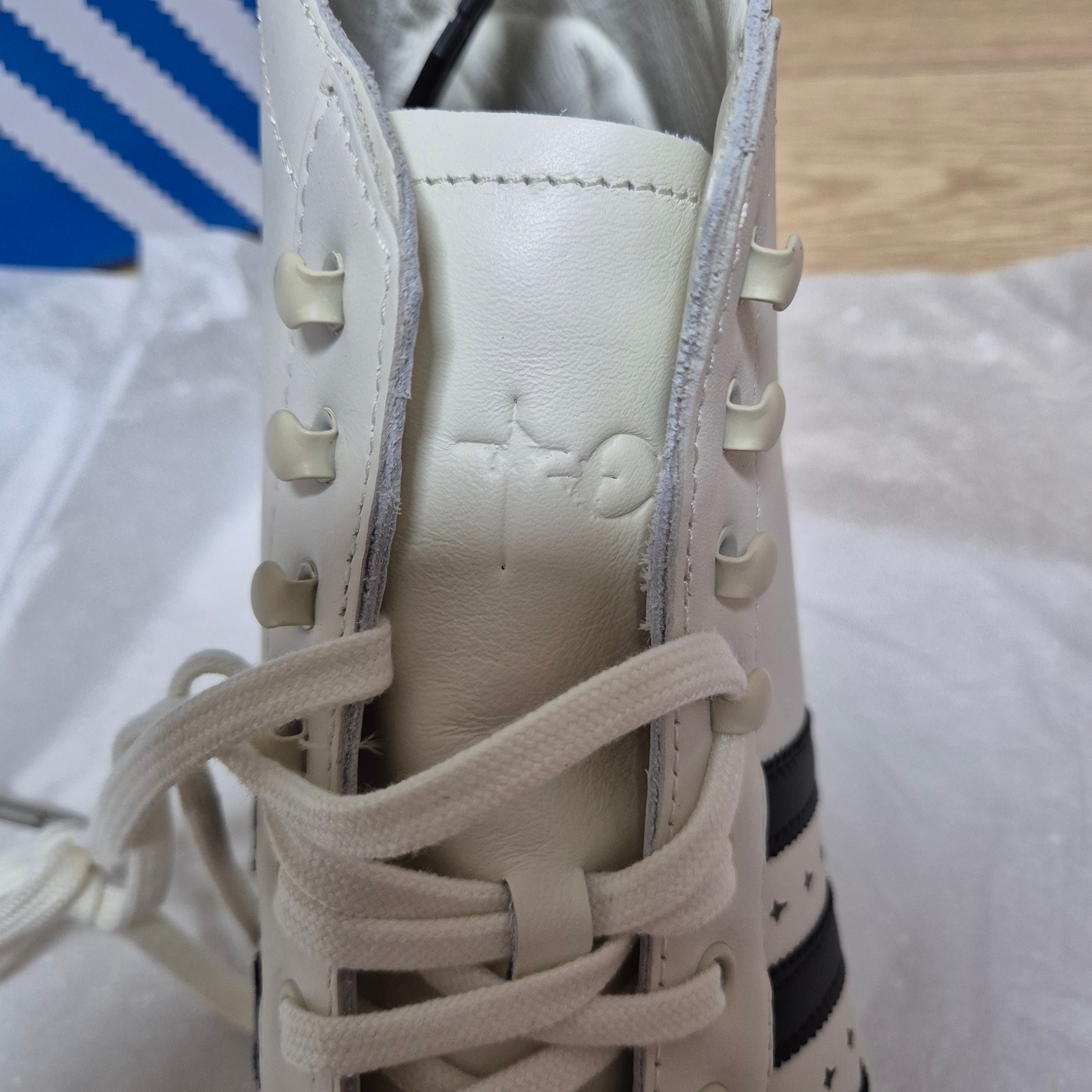 Adidas x Thug Club Superstar Boot Luxe Off White Core Black 착용 스타일 - 4