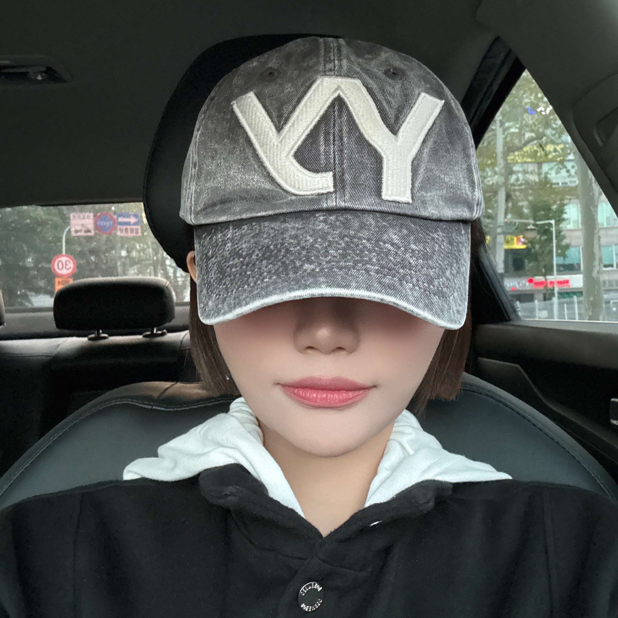 Open Yy Cotton Ball Cap Brown 착용 스타일