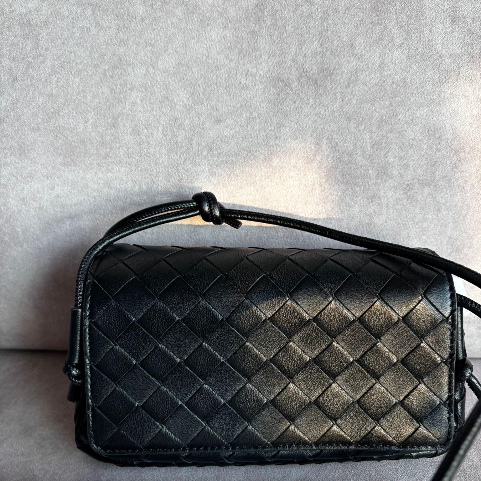 Bottega Veneta Notturno Black 착용 스타일 - 5