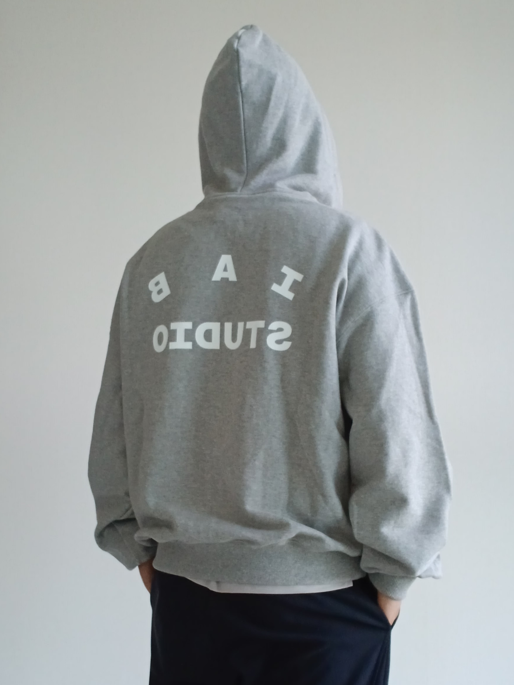 IAB Studio Zip-Up Hoodie Melange Gray - 26SS 착용 스타일 - 4