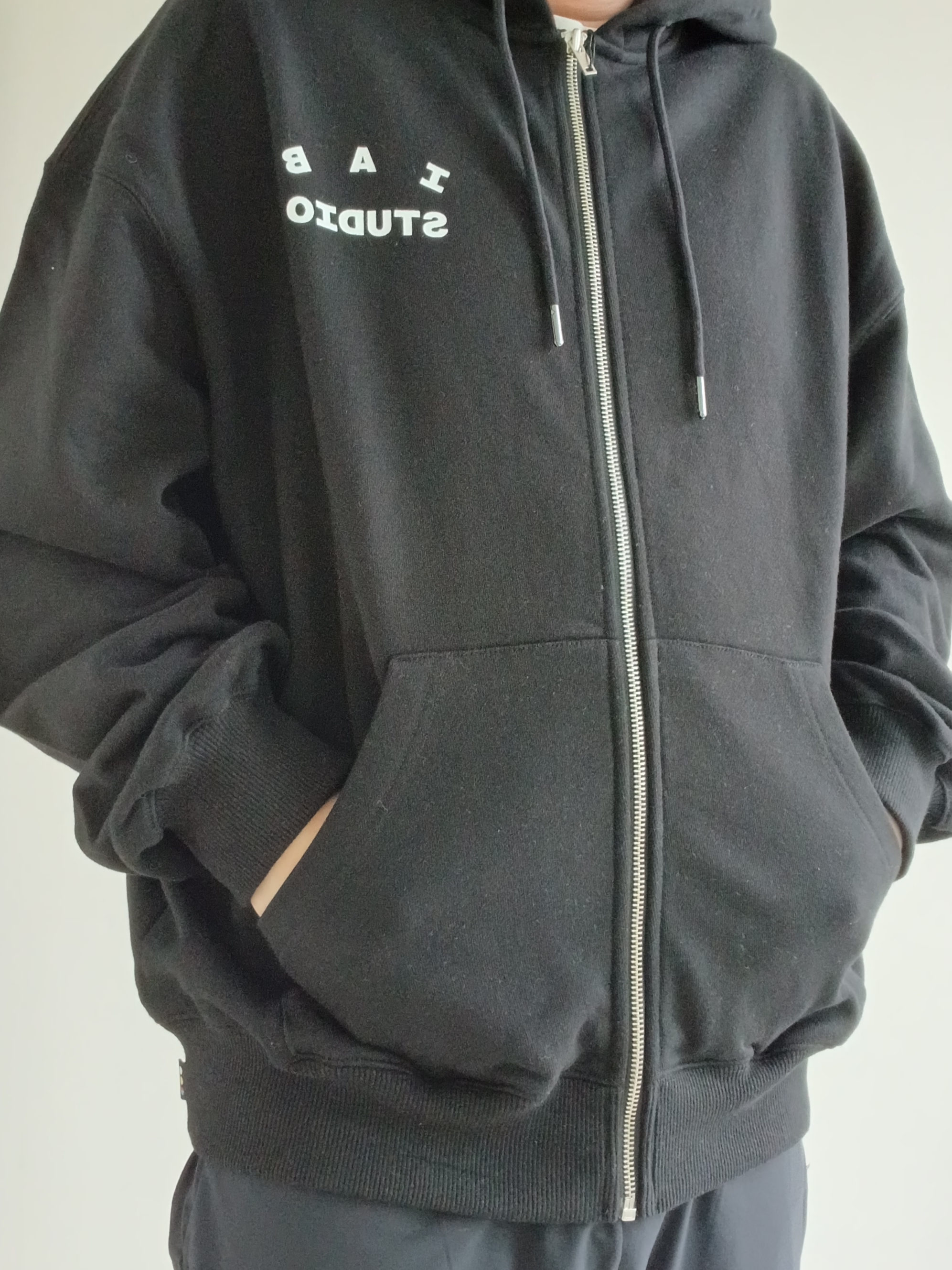 IAB Studio Zip-Up Hoodie Black - 26SS 착용 스타일 - 6