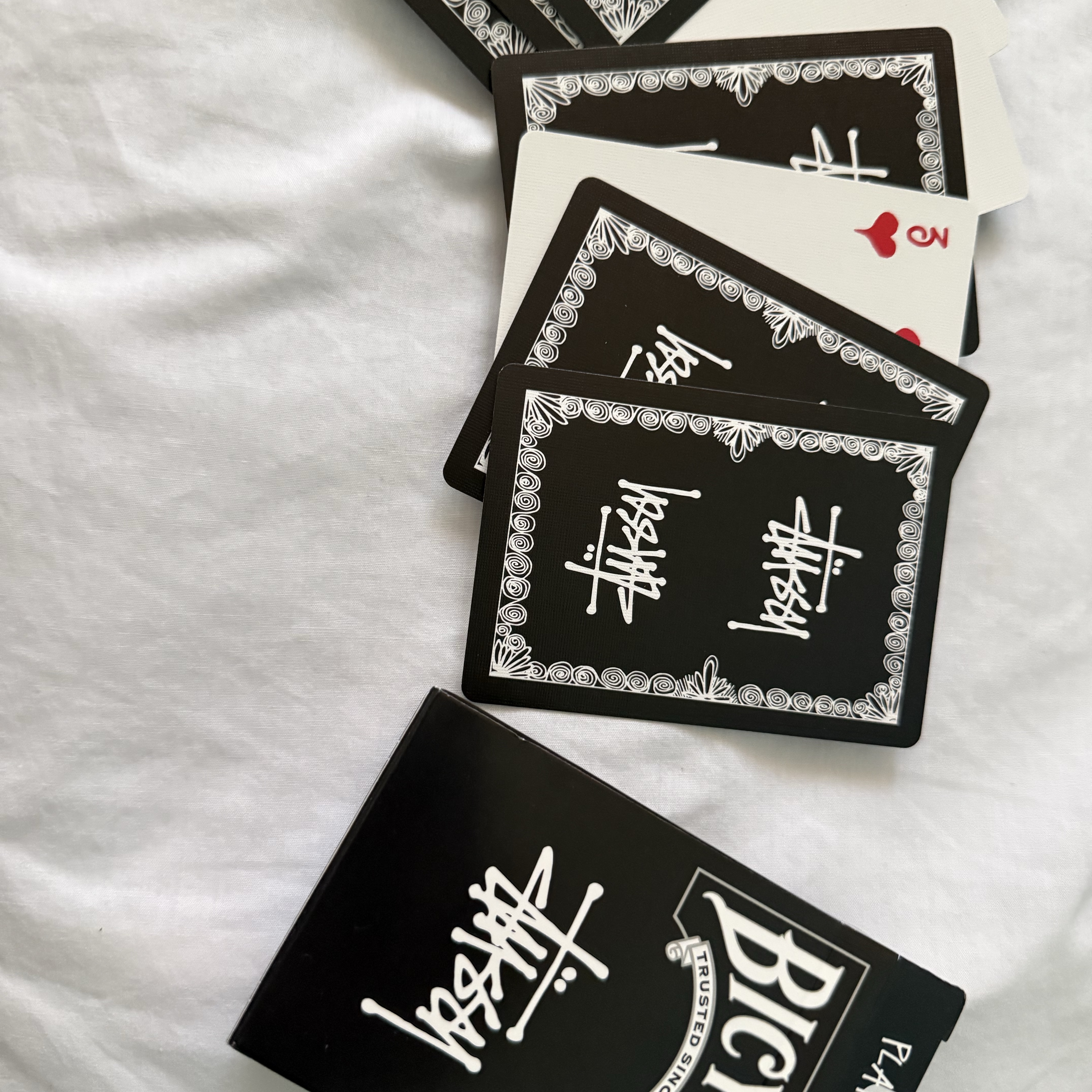 Stussy Playing Cards Black 착용 스타일 - 2