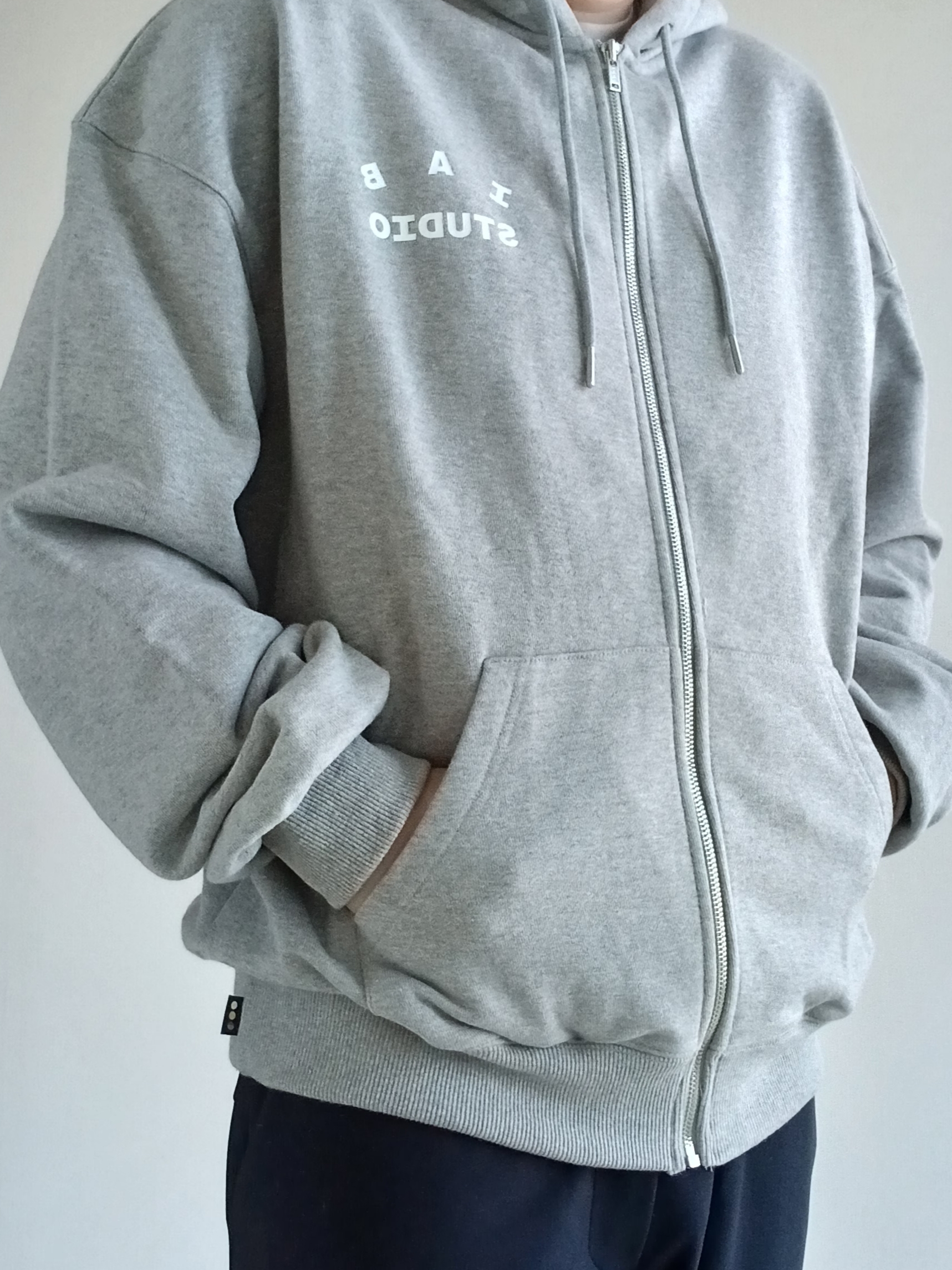 IAB Studio Zip-Up Hoodie Melange Gray - 26SS 착용 스타일 - 1