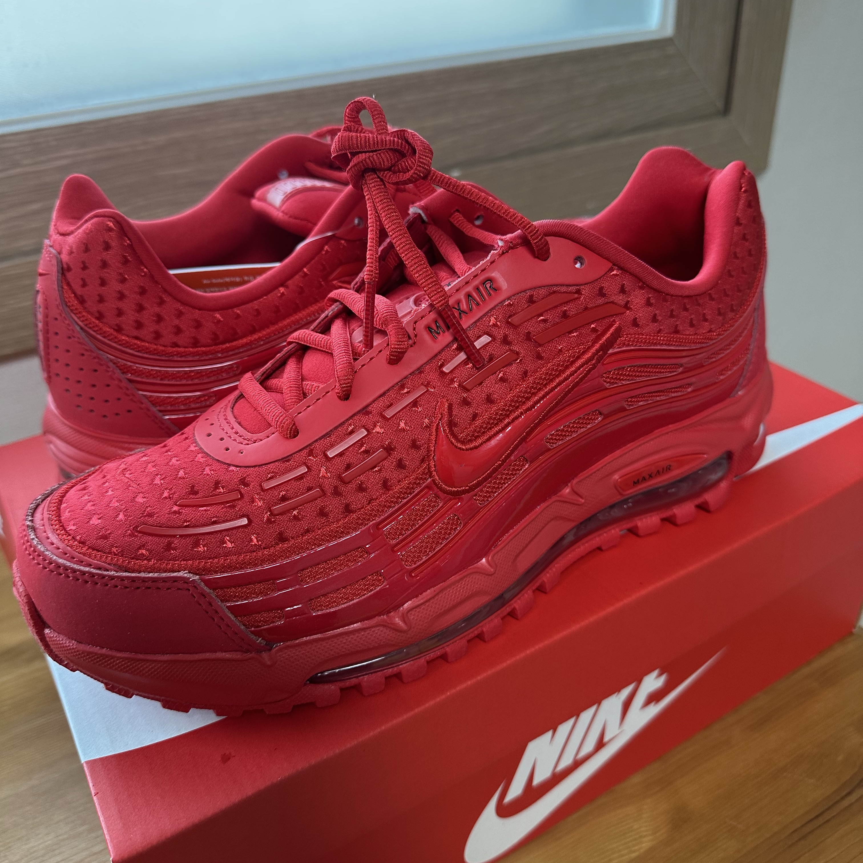 Nike Air Max TL 2.5 Valentine’s Day University Red Black 착용 스타일 - 1