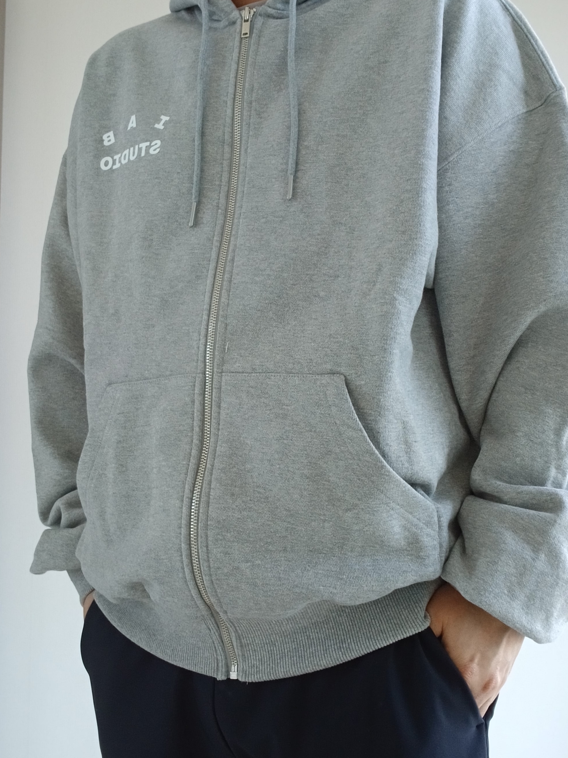 IAB Studio Zip-Up Hoodie Melange Gray - 26SS 착용 스타일 - 2