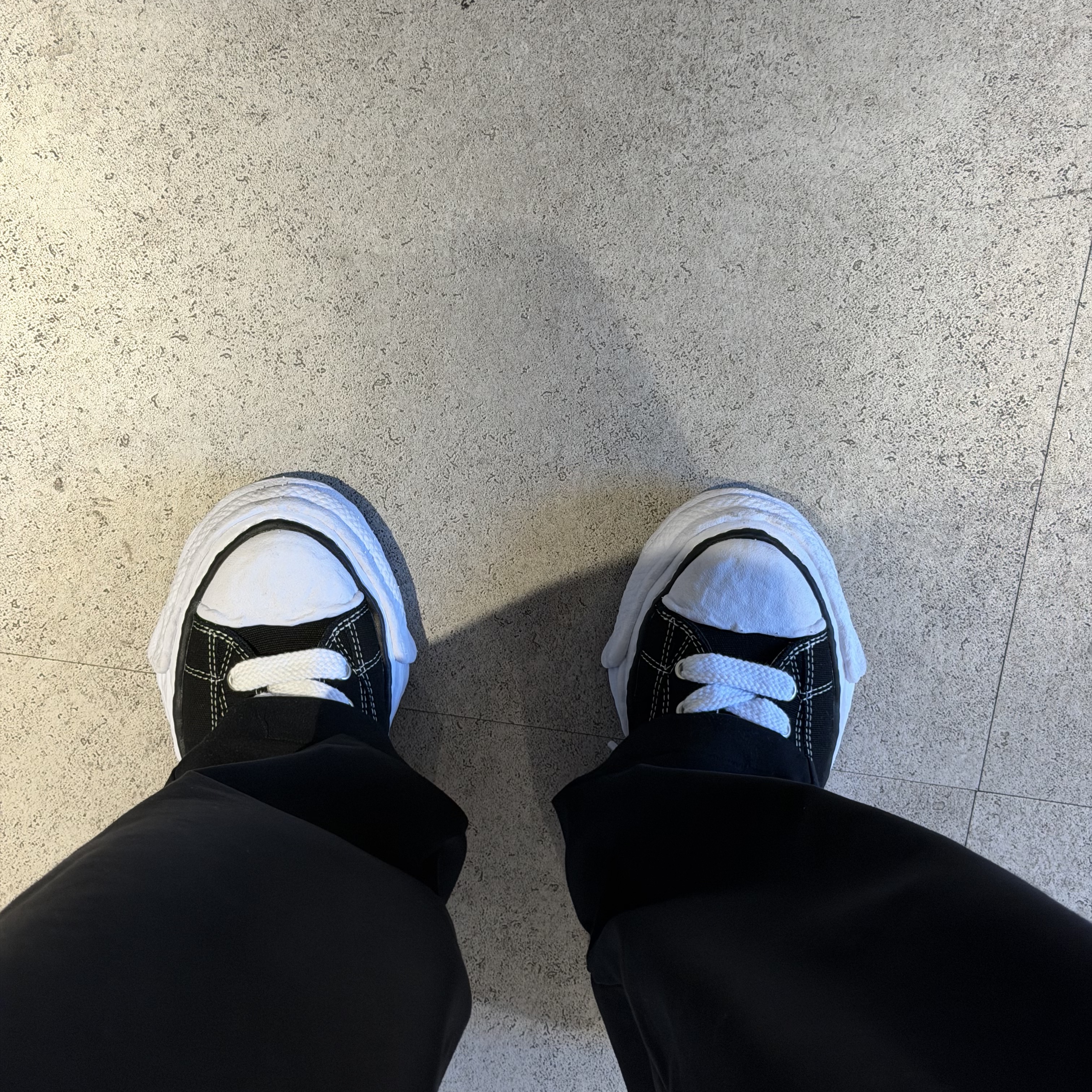 Maison Mihara Yasuhiro Peterson23 OG Sole Canvas Low-top Sneakers Black 착용 스타일