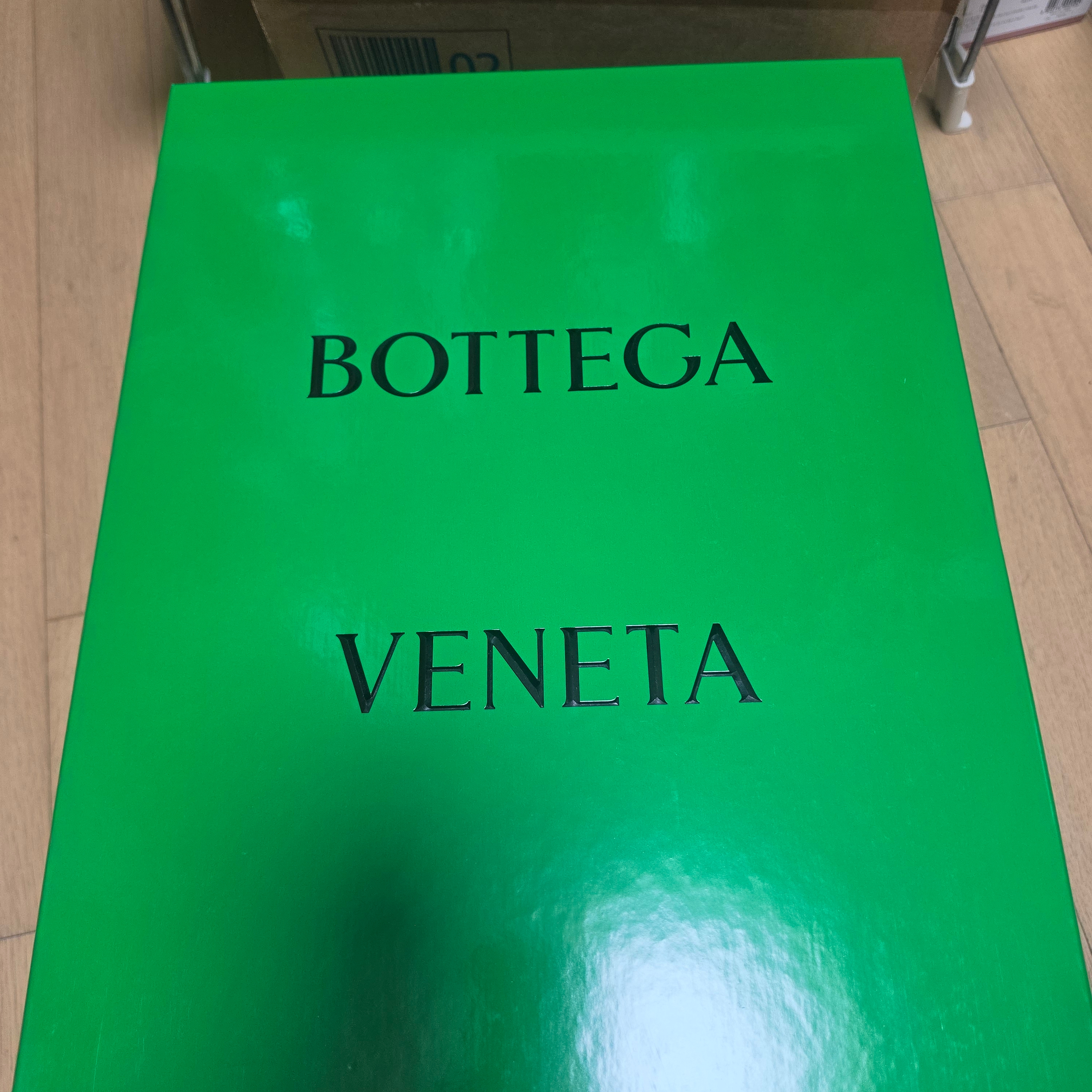 Bottega Veneta Puddle Ankle Boots Sea Salt 착용 스타일 - 1