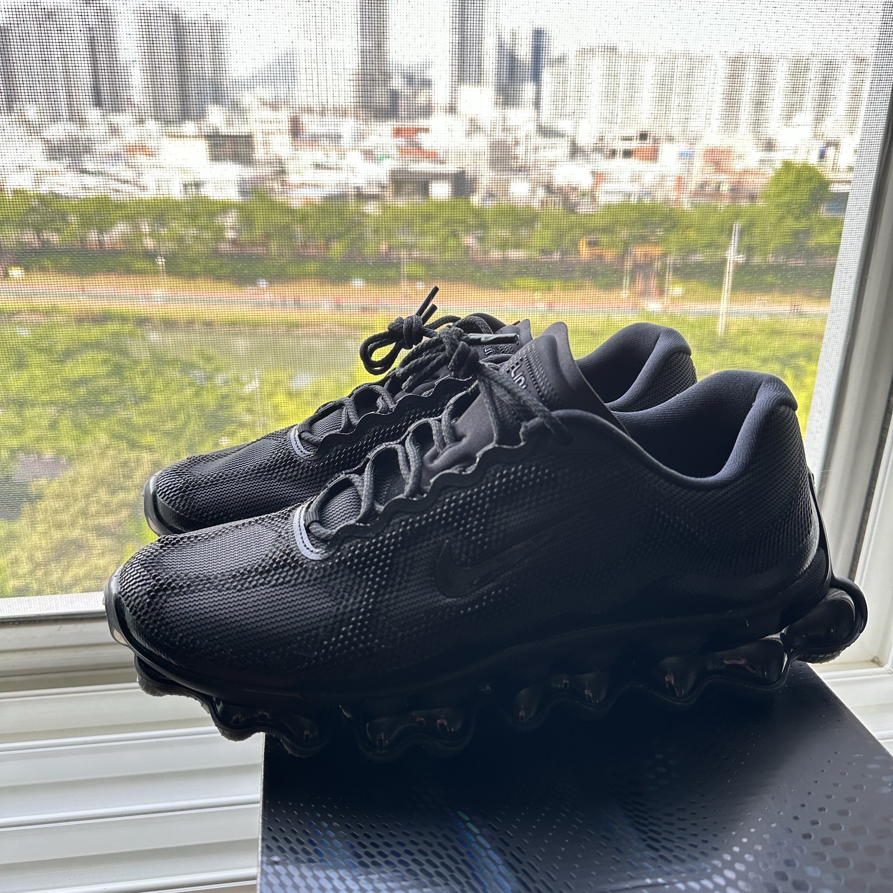 Nike Air Liquid Max Black 착용 스타일 - 2