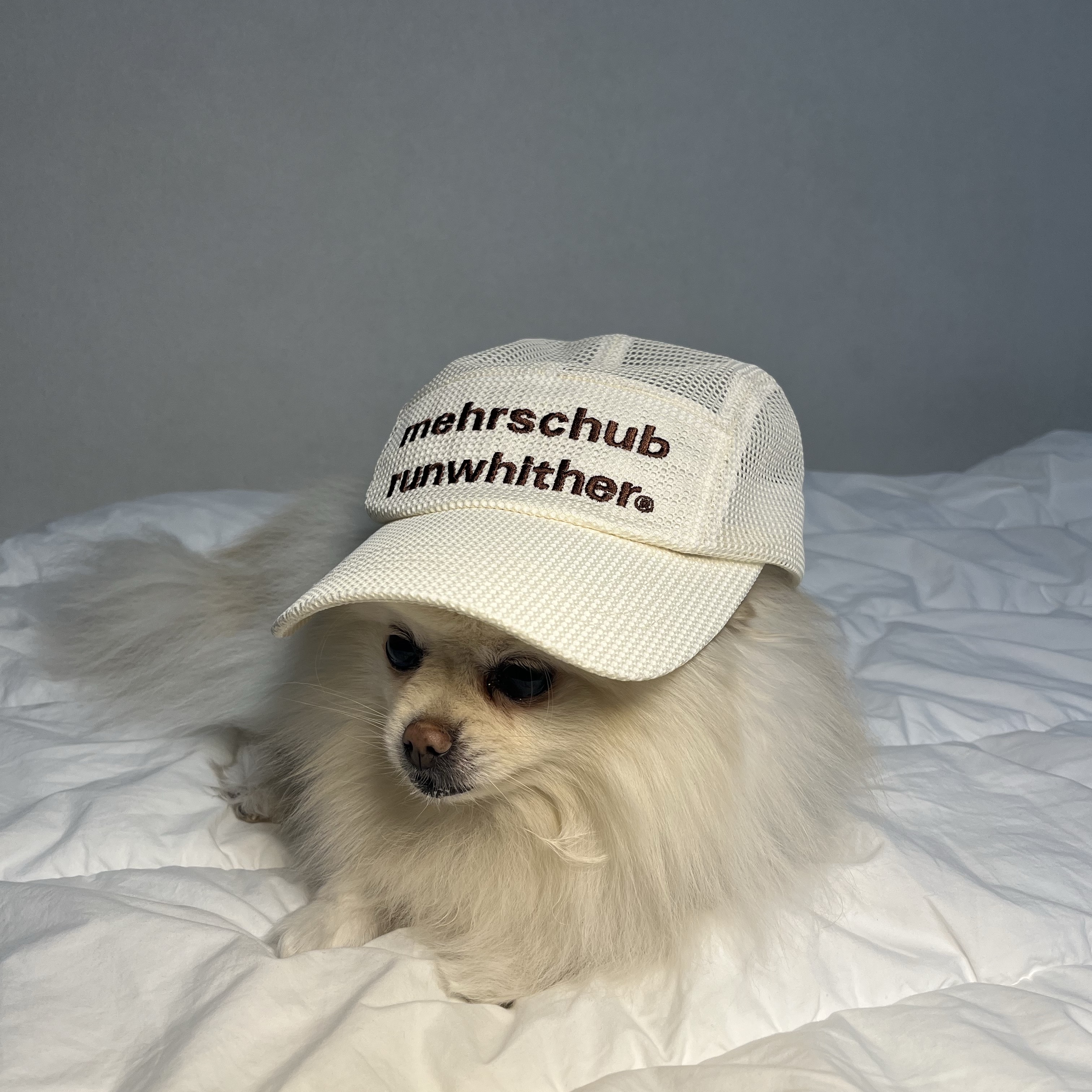 [KREAM 단독] runwhither Mesh Cap Ivory 착용 스타일 - 1