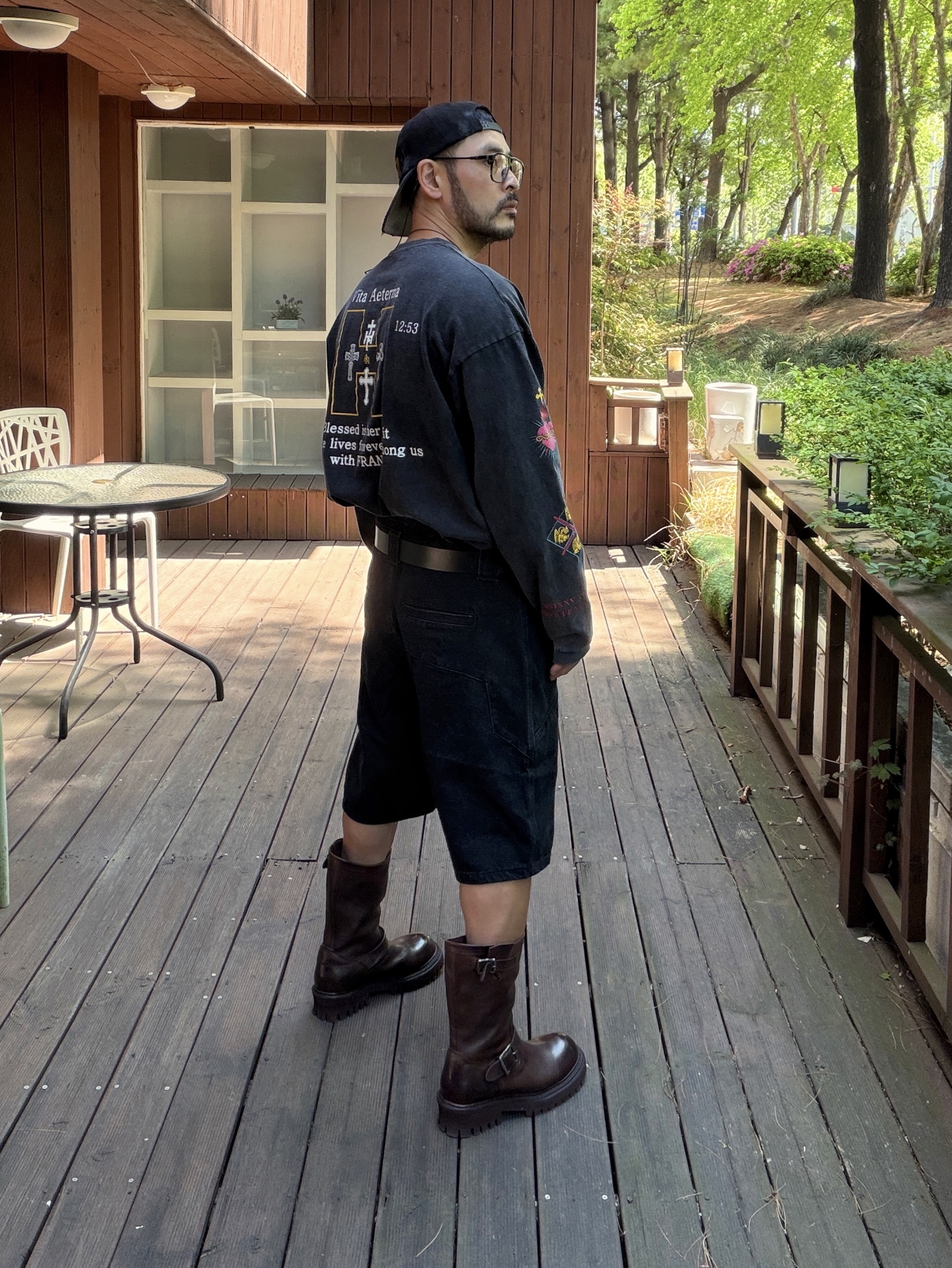 HIGHTIDE FRANKIE Nosso Bebe Amado Long Sleeve Tee Black, Plasticproduct MPa Wallet Shorts Black 착용 스타일 - 3
