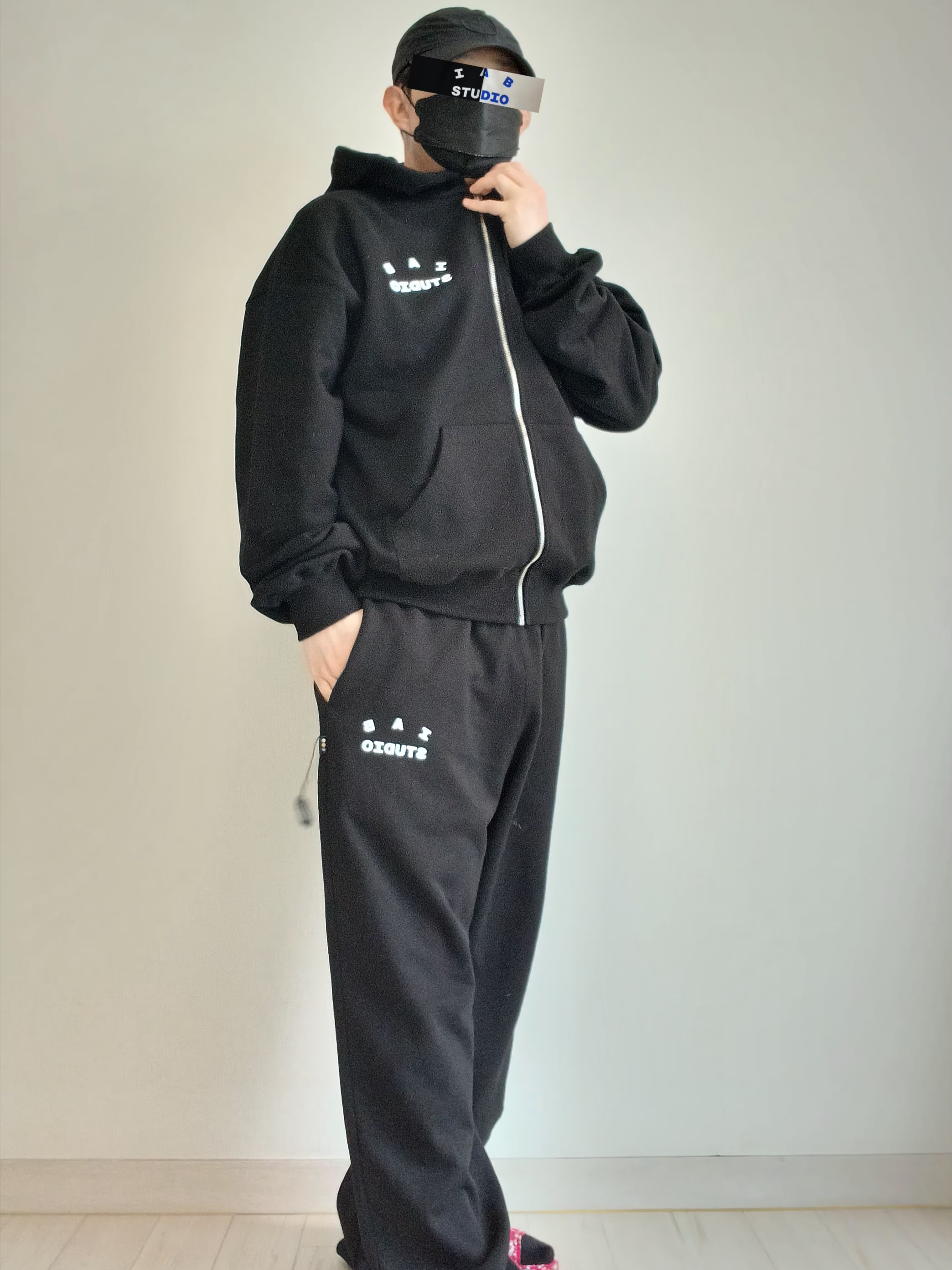 IAB Studio Zip-Up Hoodie Black - 26SS, IAB Studio IAB Sweatpants Black 착용 스타일 - 7