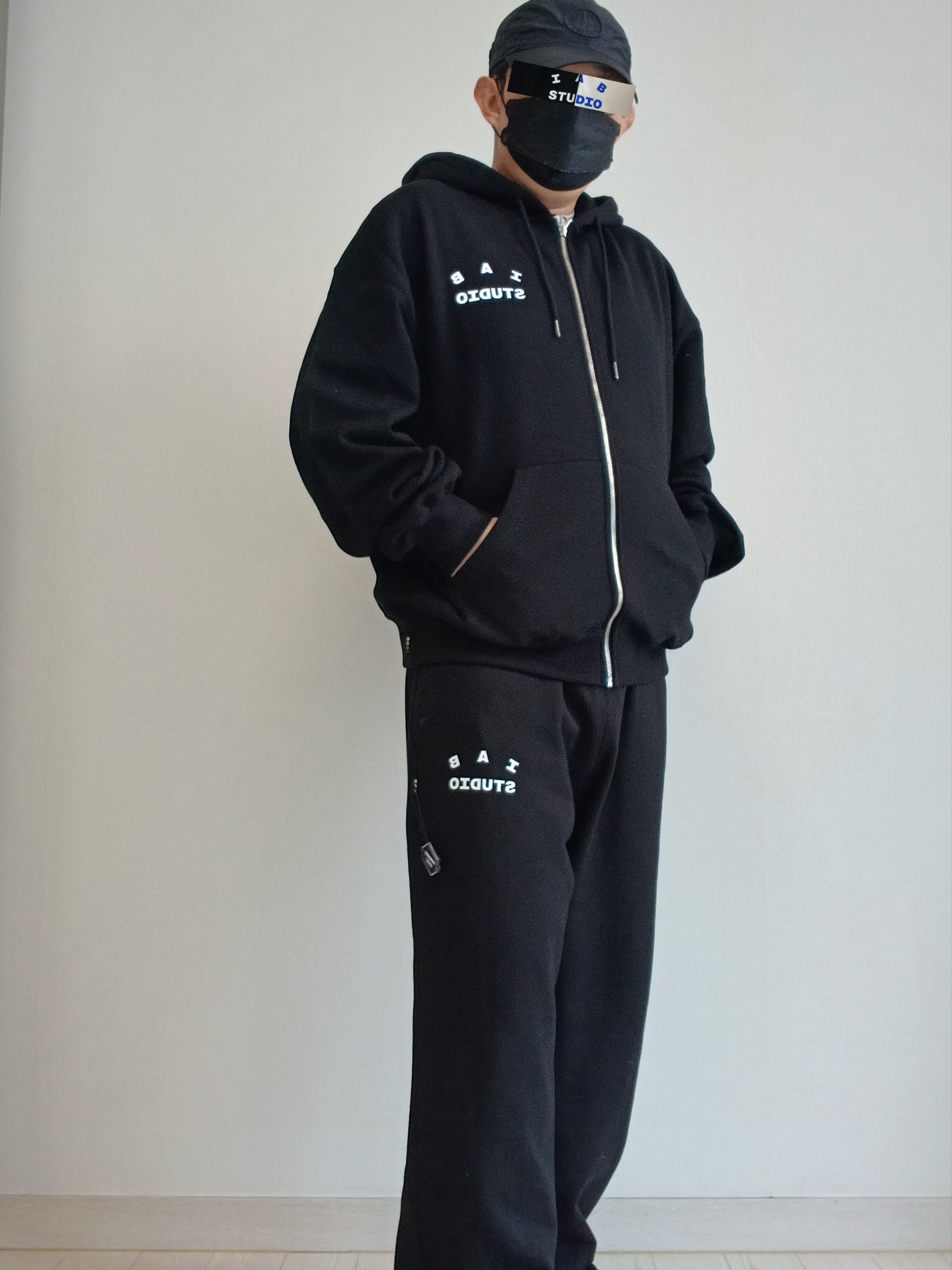 IAB Studio Zip-Up Hoodie Black - 26SS, IAB Studio IAB Sweatpants Black 착용 스타일 - 9