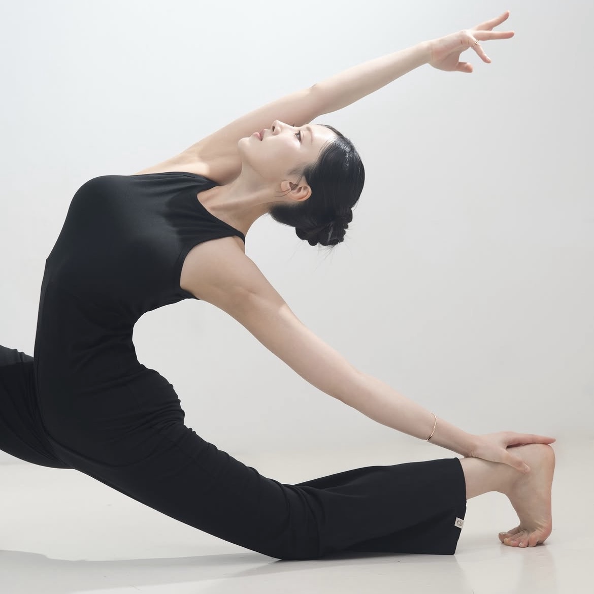 DHYANI Sway Jumpsuit 2colors 착용 스타일