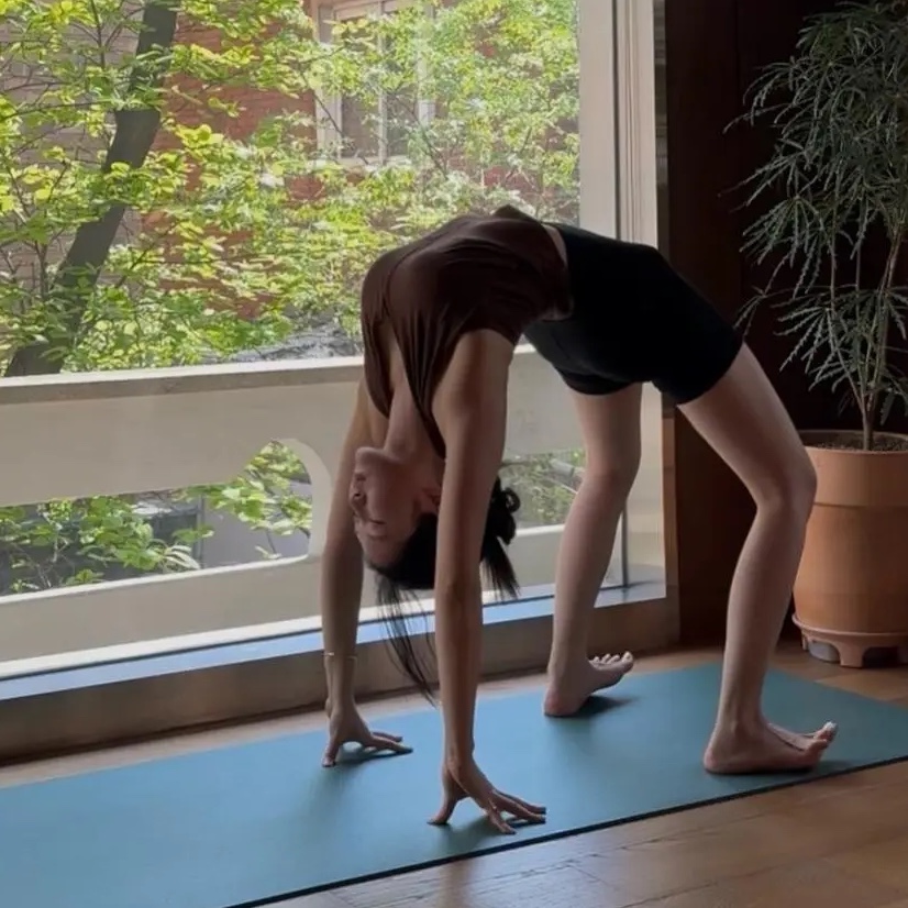 DHYANI Align 3.5” Leggings 2colors, DHYANI Drape Halter Top (Brick Brown) 착용 스타일
