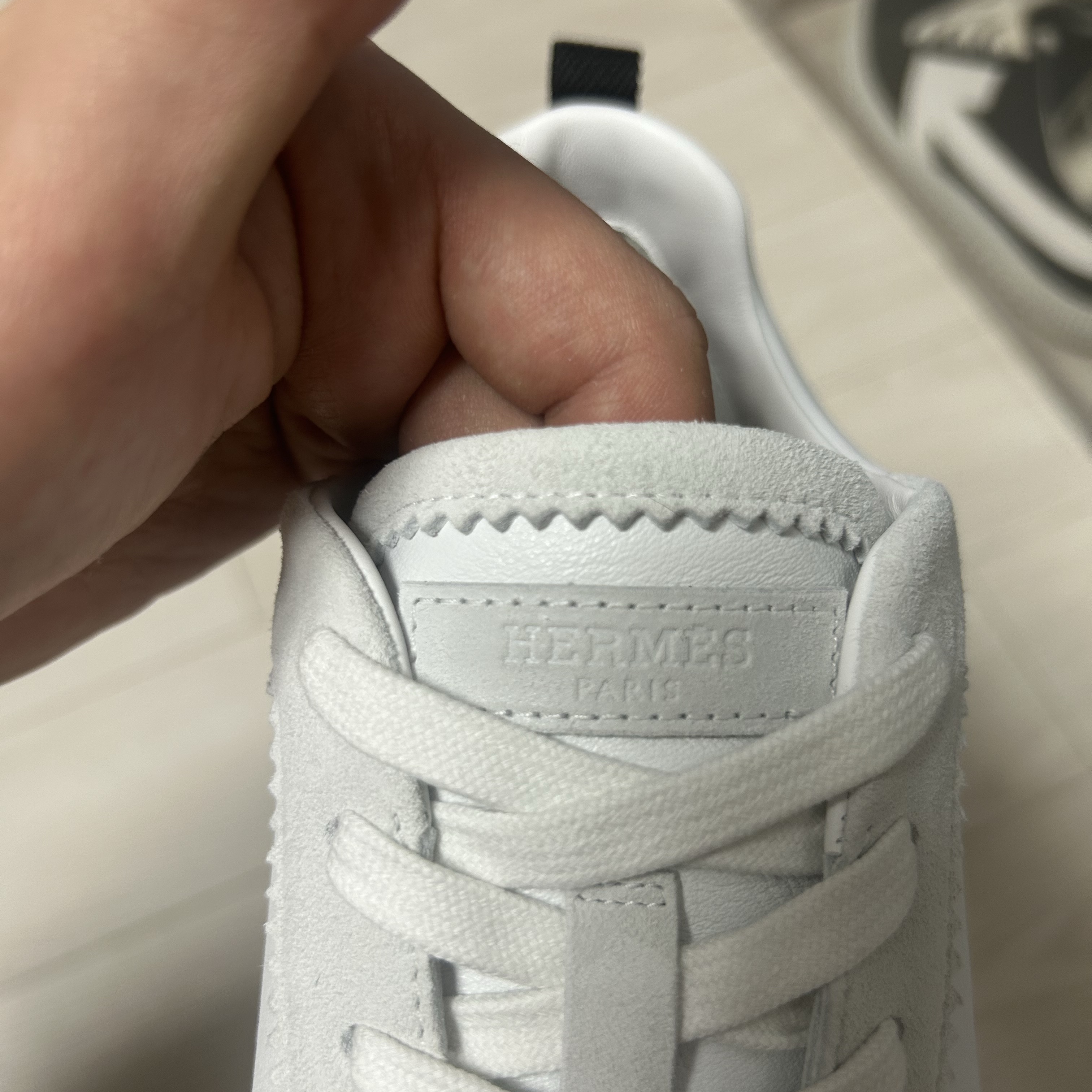 Hermes Bouncing Sneakers Calfskin Suede Goatskin & Blanc 착용 스타일 - 5