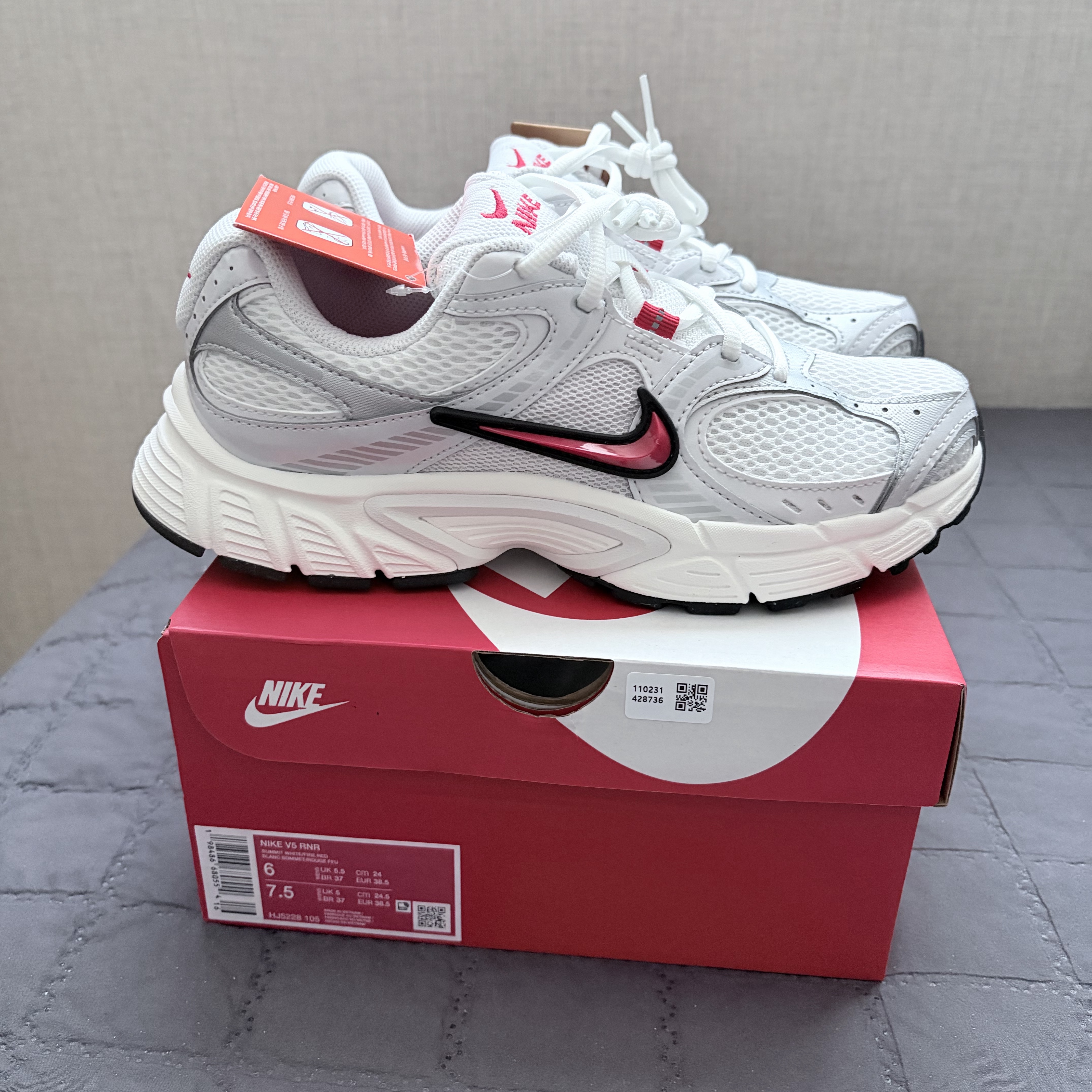 Nike V5 RNR Summit White Platinum Tint 착용 스타일 - 1