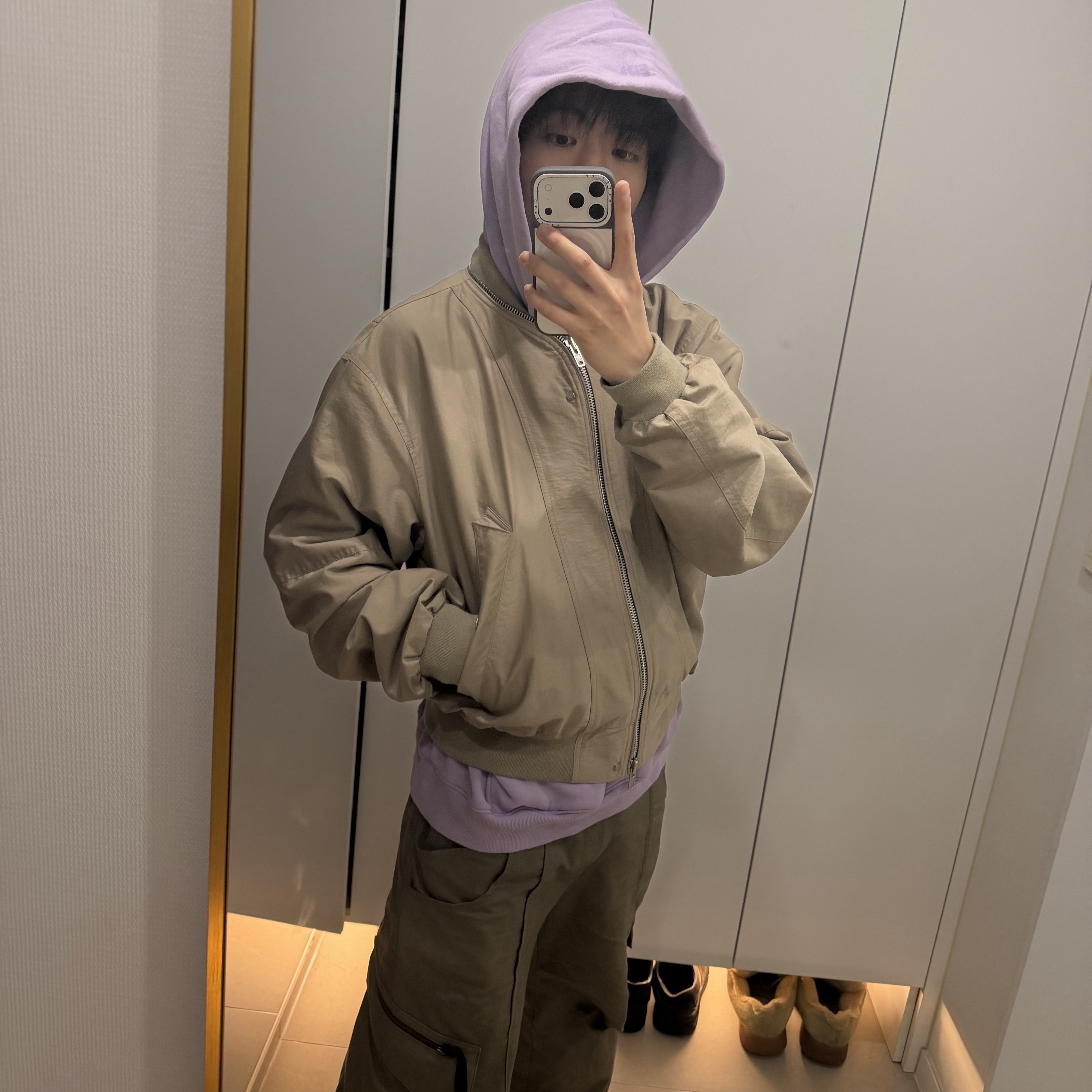 [KREAM 단독] Haleine Roundneck Bomber Khaki Grey, ERL Venice Hoodie Lilac 착용 스타일