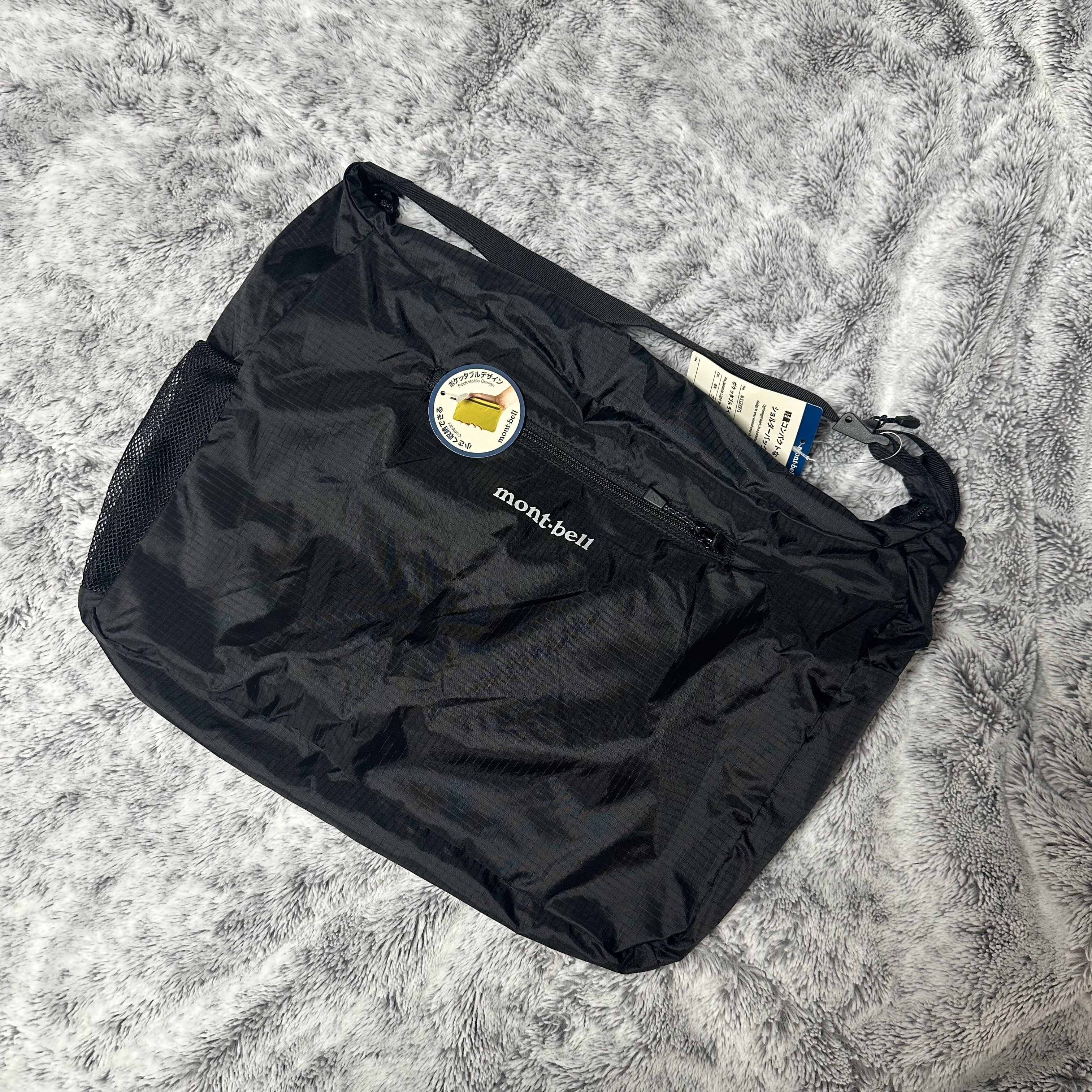 Montbell Pocketable Light Shoulder Bag Large Black 착용 스타일