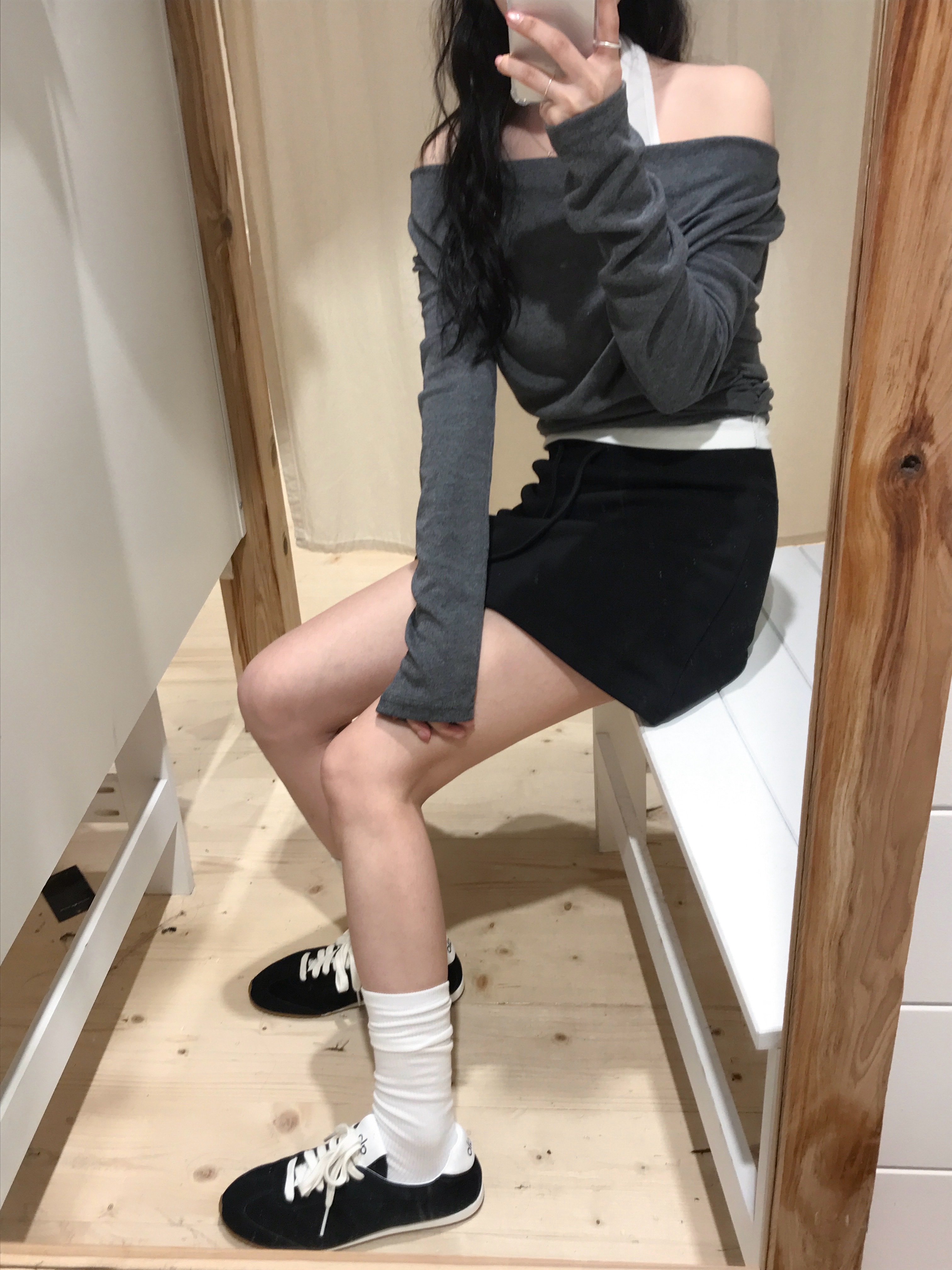 (W) Alo Yoga Sunset Sneaker Black 착용 스타일 - 2