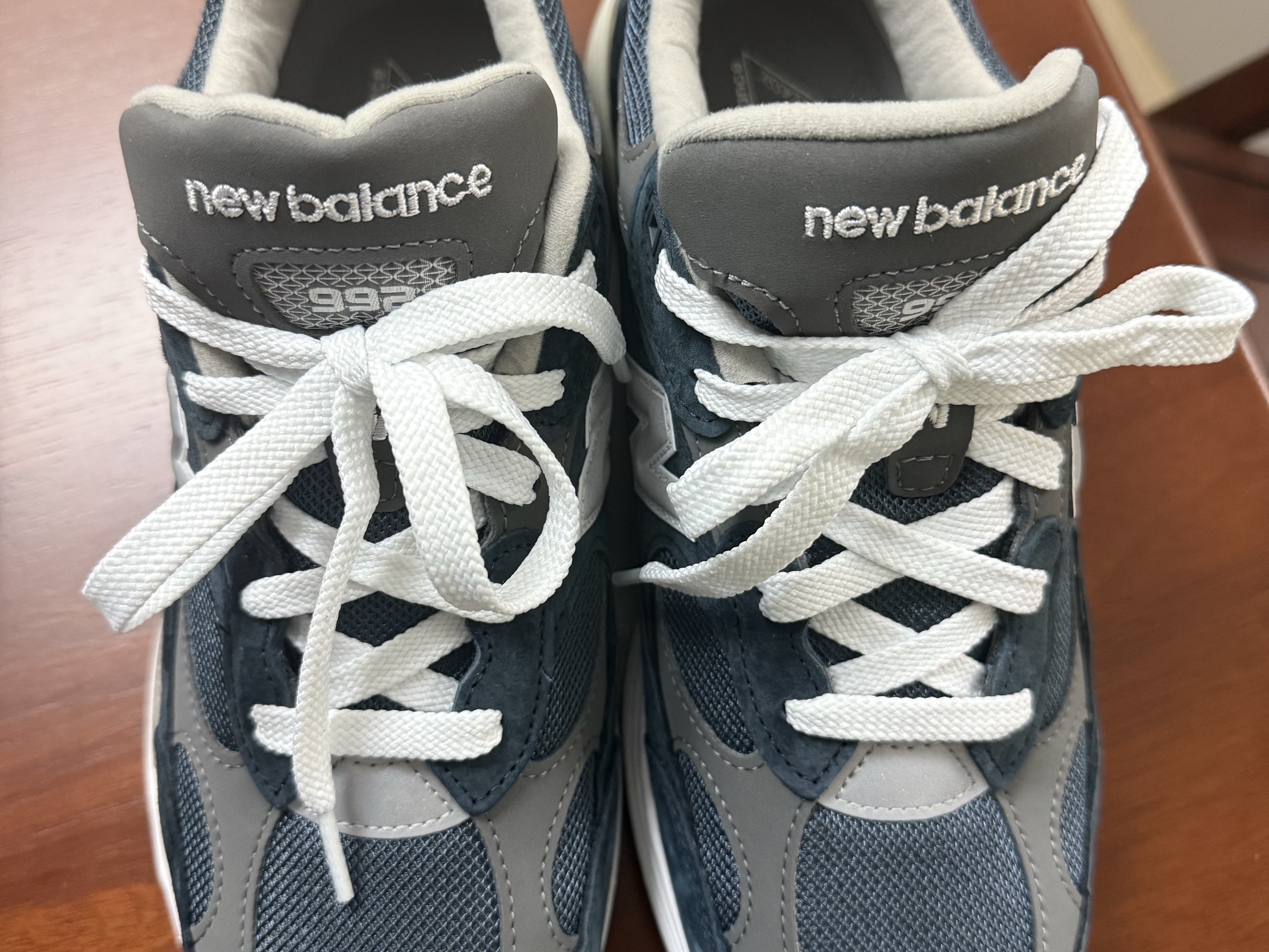 New Balance 992 Made in USA Core Navy 착용 스타일 - 1