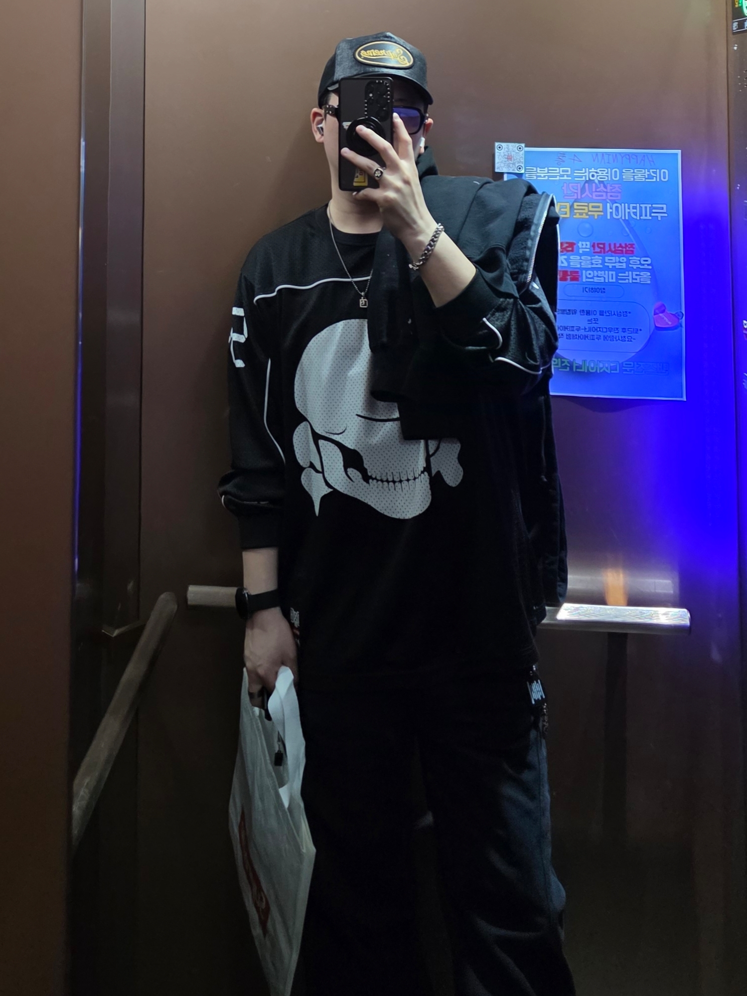 Supreme Raffia Mesh Back 5-Panel Black - 26SS, Supreme x Bounty Hunter Mesh Moto Jersey Black - 23FW 착용 스타일
