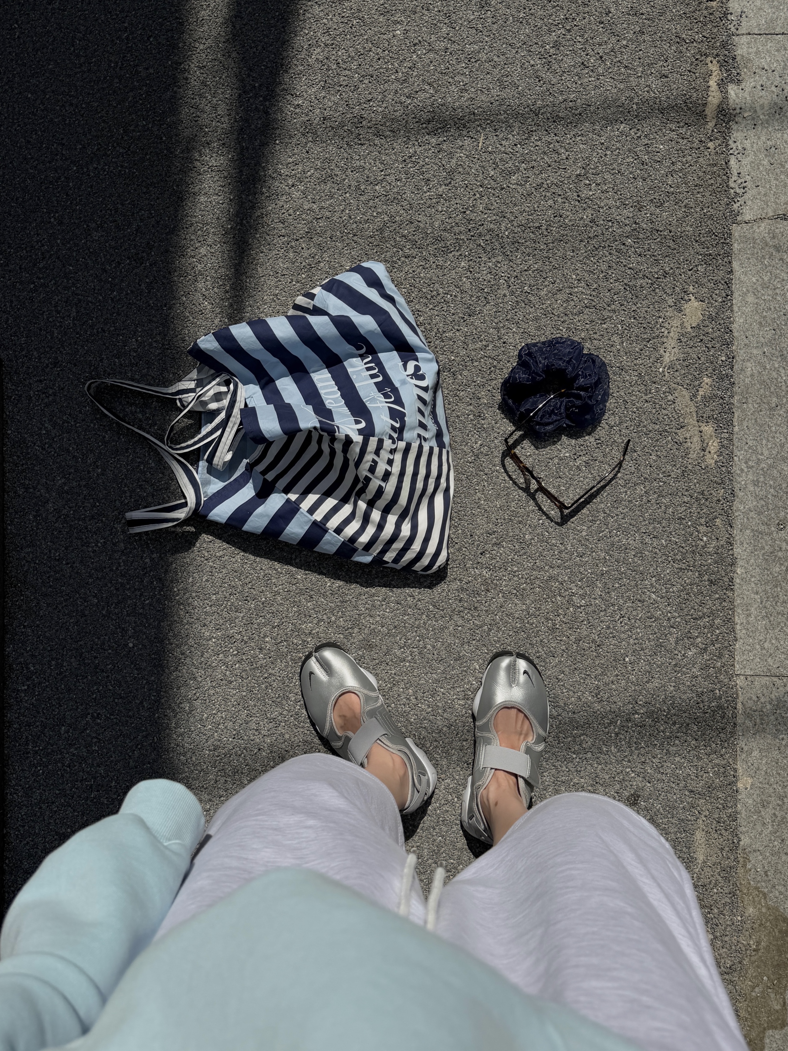 (W) Nike Air Rift Leather Metallic Silver, (W) Calvin Klein Modern Cotton Bikini Brief Grey Heather 착용 스타일 - 8
