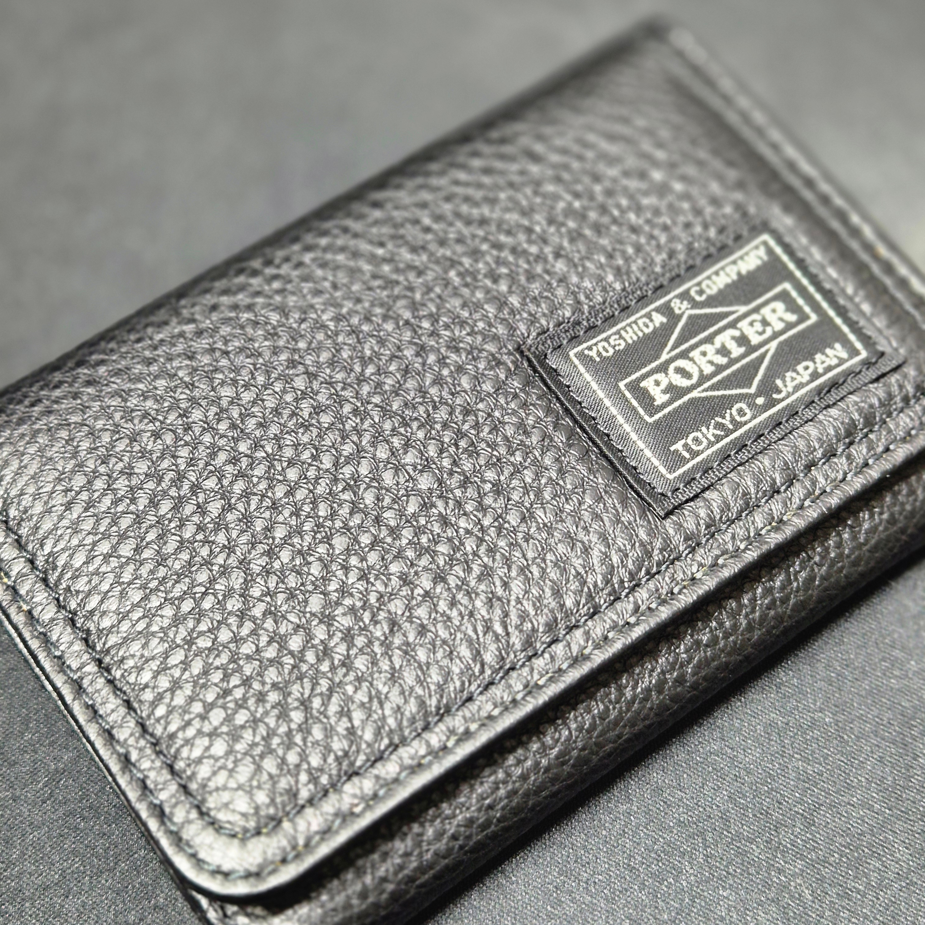 Porter Calm Card Case Black 착용 스타일 - 1