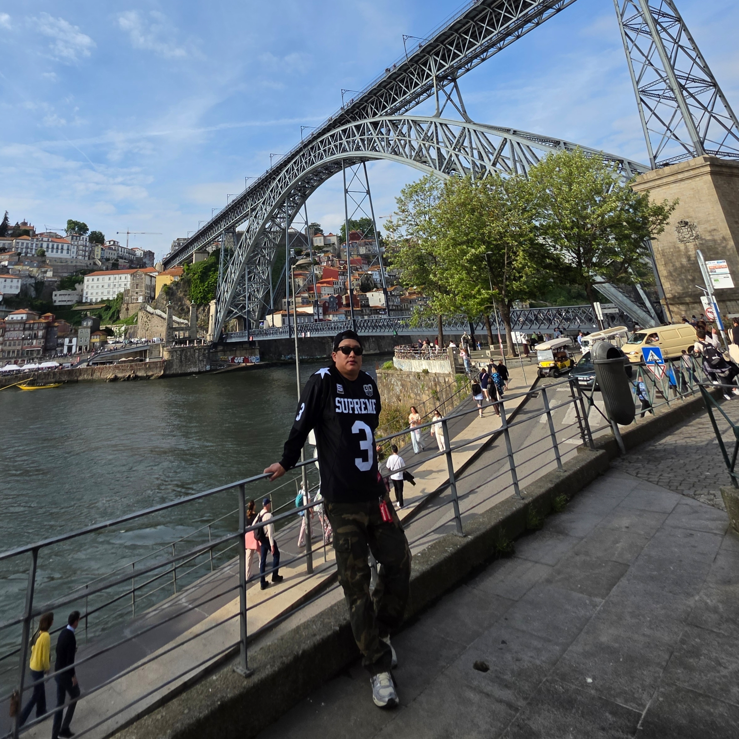 Supreme Star Football Jersey Black - 24FW, Supreme World Famous S Logo 6-Panel Black 착용 스타일 - 3