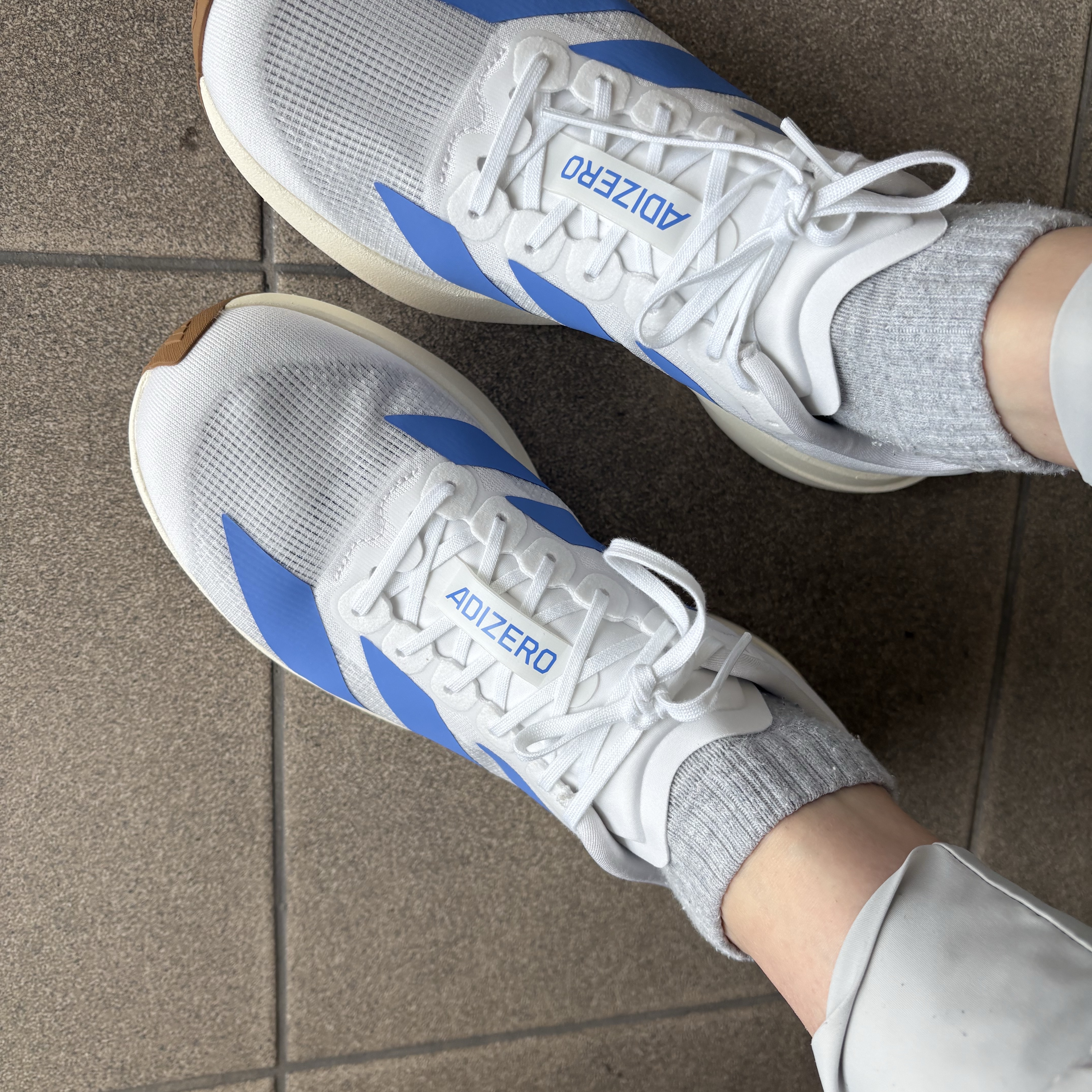 (W) Adidas Adizero Evo SL Cloud White Blue Fusion 착용 스타일
