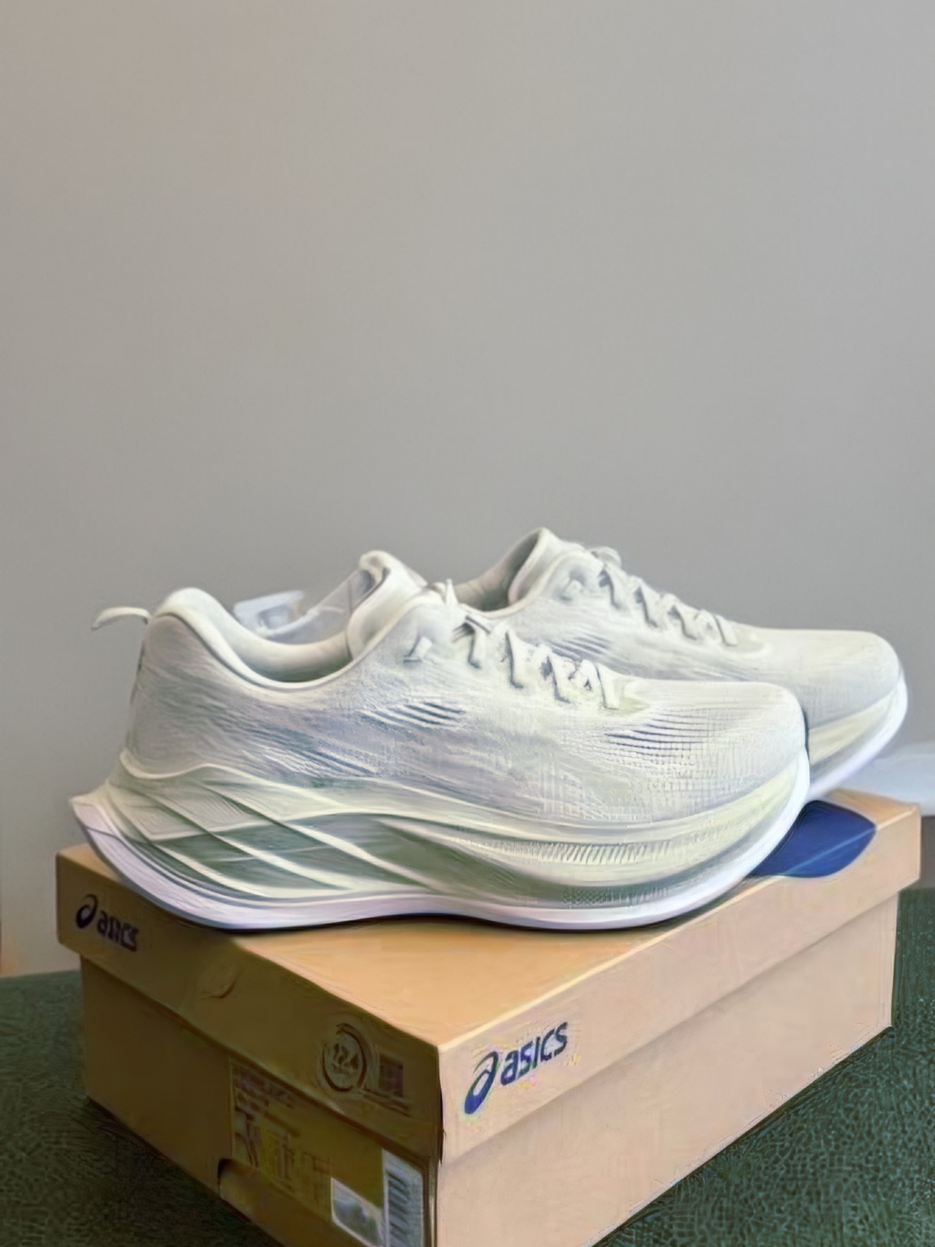 Asics Superblast 2 Lake Grey White Sage 착용 스타일