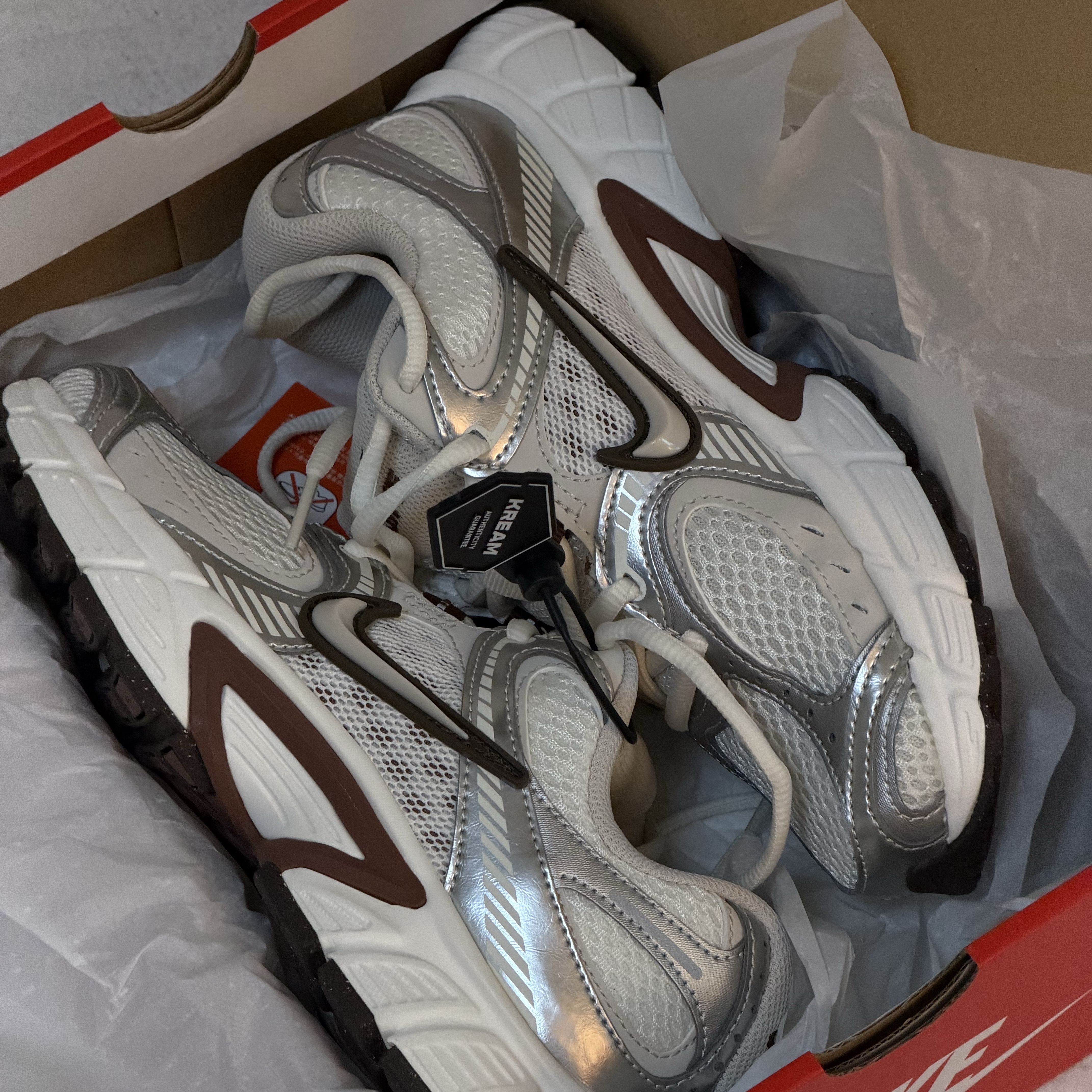 (W) Nike V5 RNR Sail Fonner Brown 착용 스타일